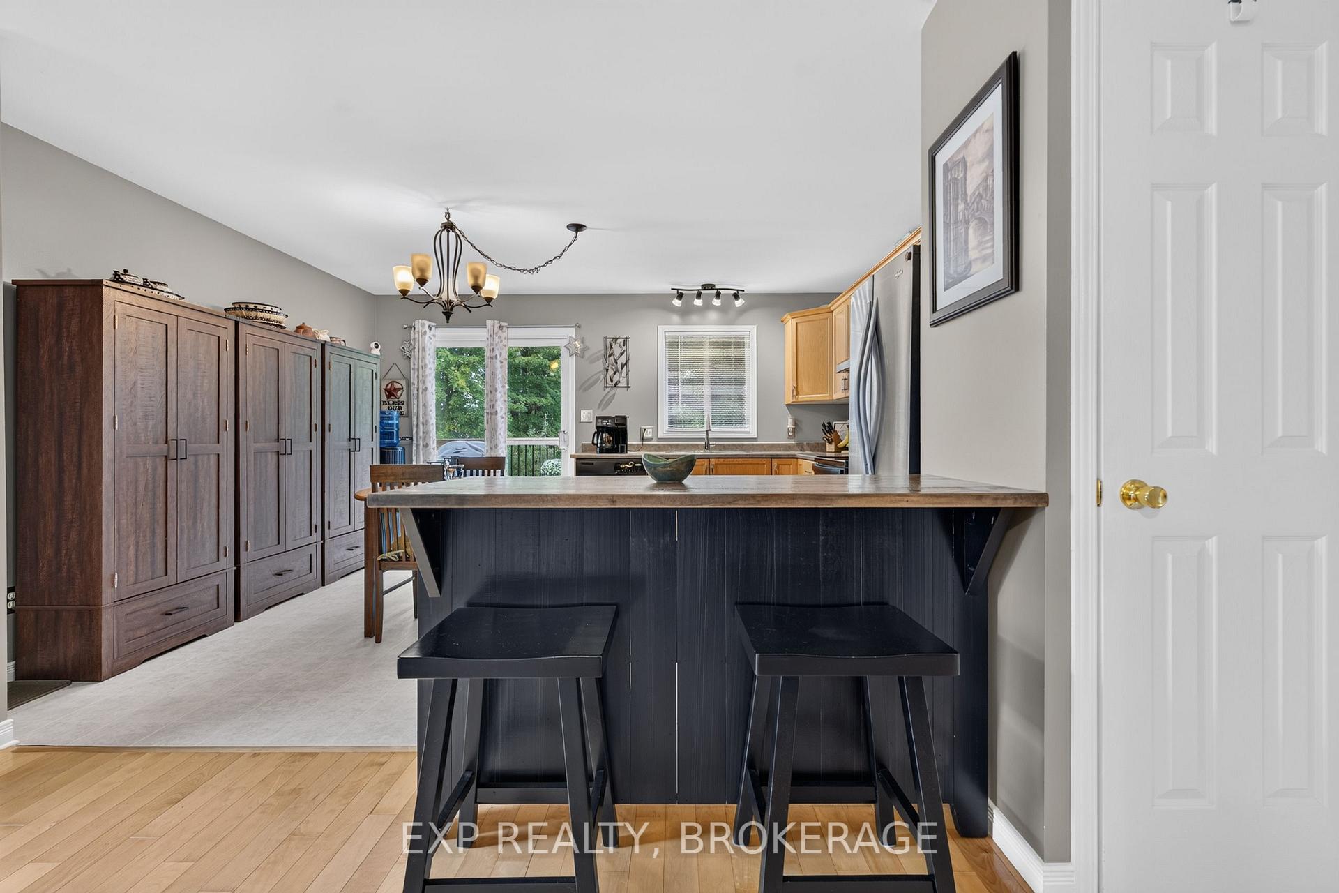 Photo 11 of 63 Speers Boulevard, Loyalist, Amherstview — HOMEH