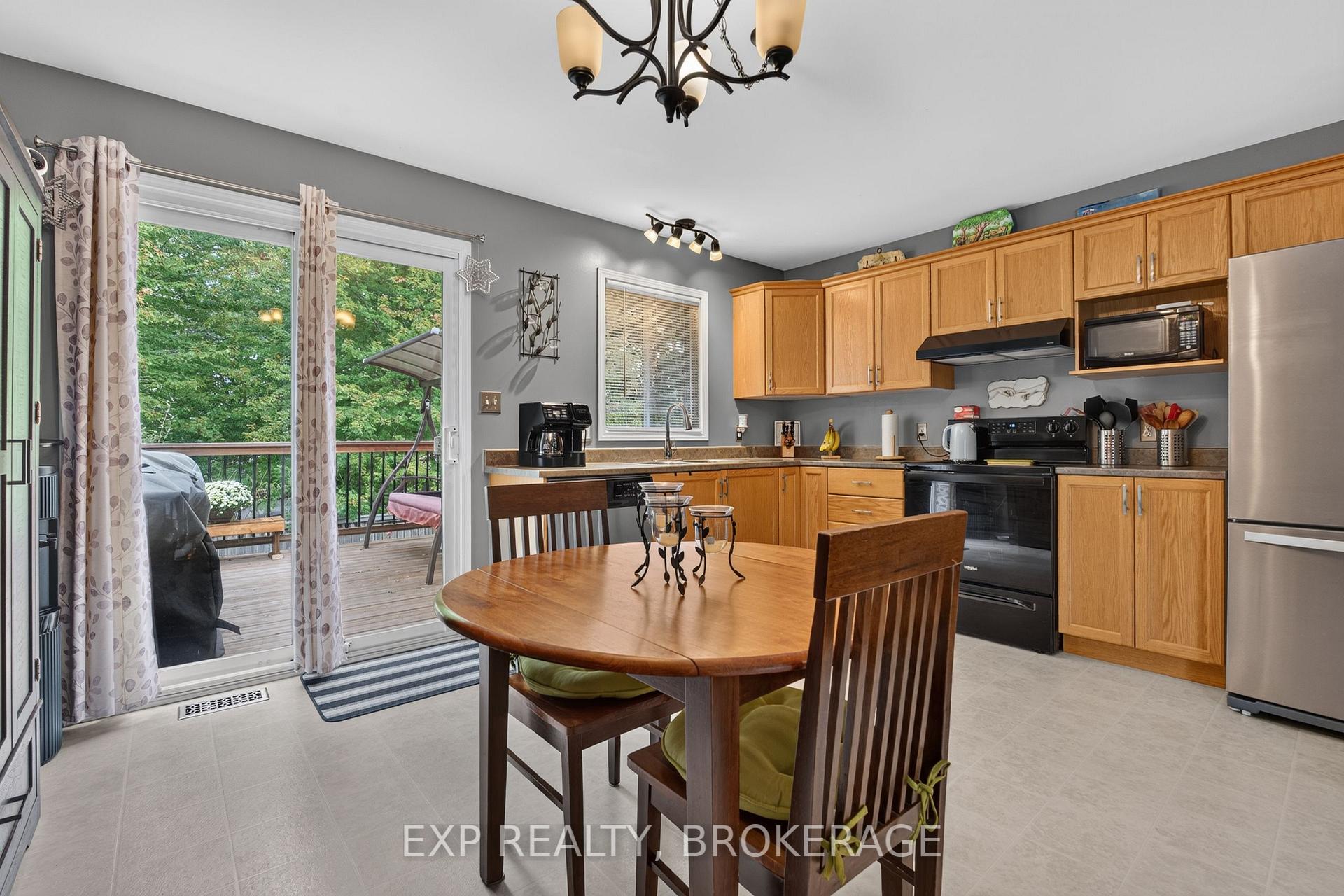 Photo 14 of 63 Speers Boulevard, Loyalist, Amherstview — HOMEH