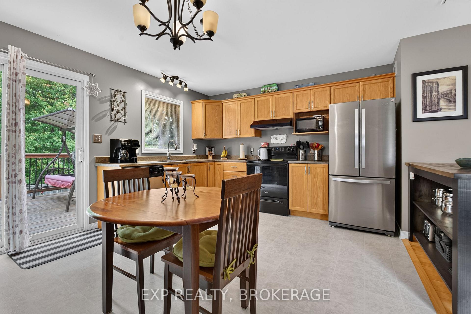 Photo 15 of 63 Speers Boulevard, Loyalist, Amherstview — HOMEH