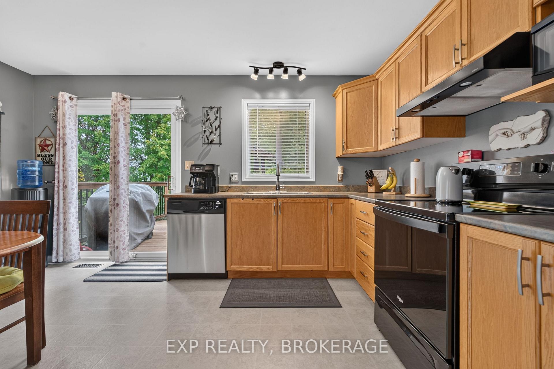 Photo 18 of 63 Speers Boulevard, Loyalist, Amherstview — HOMEH