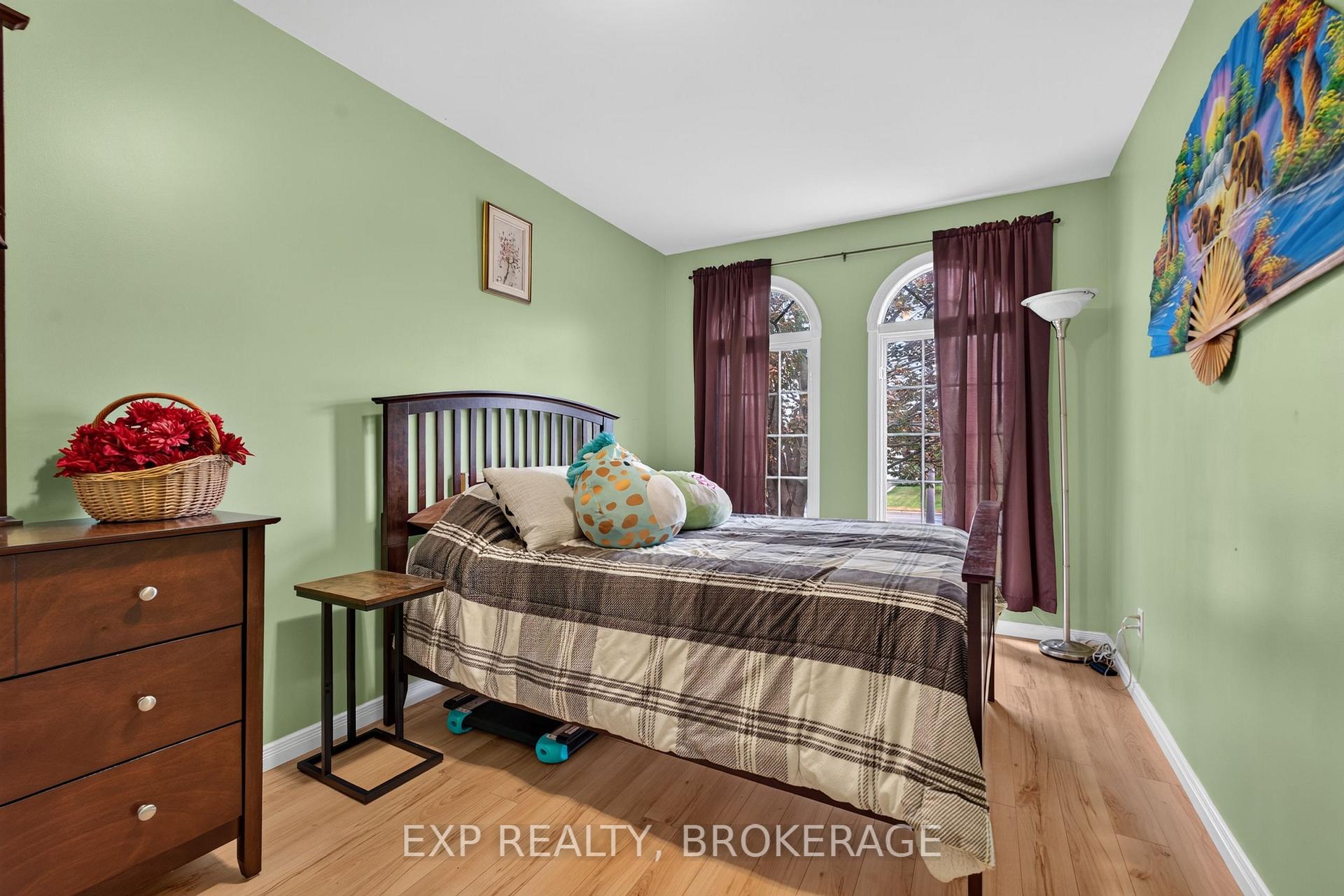 Photo 22 of 63 Speers Boulevard, Loyalist, Amherstview — HOMEH