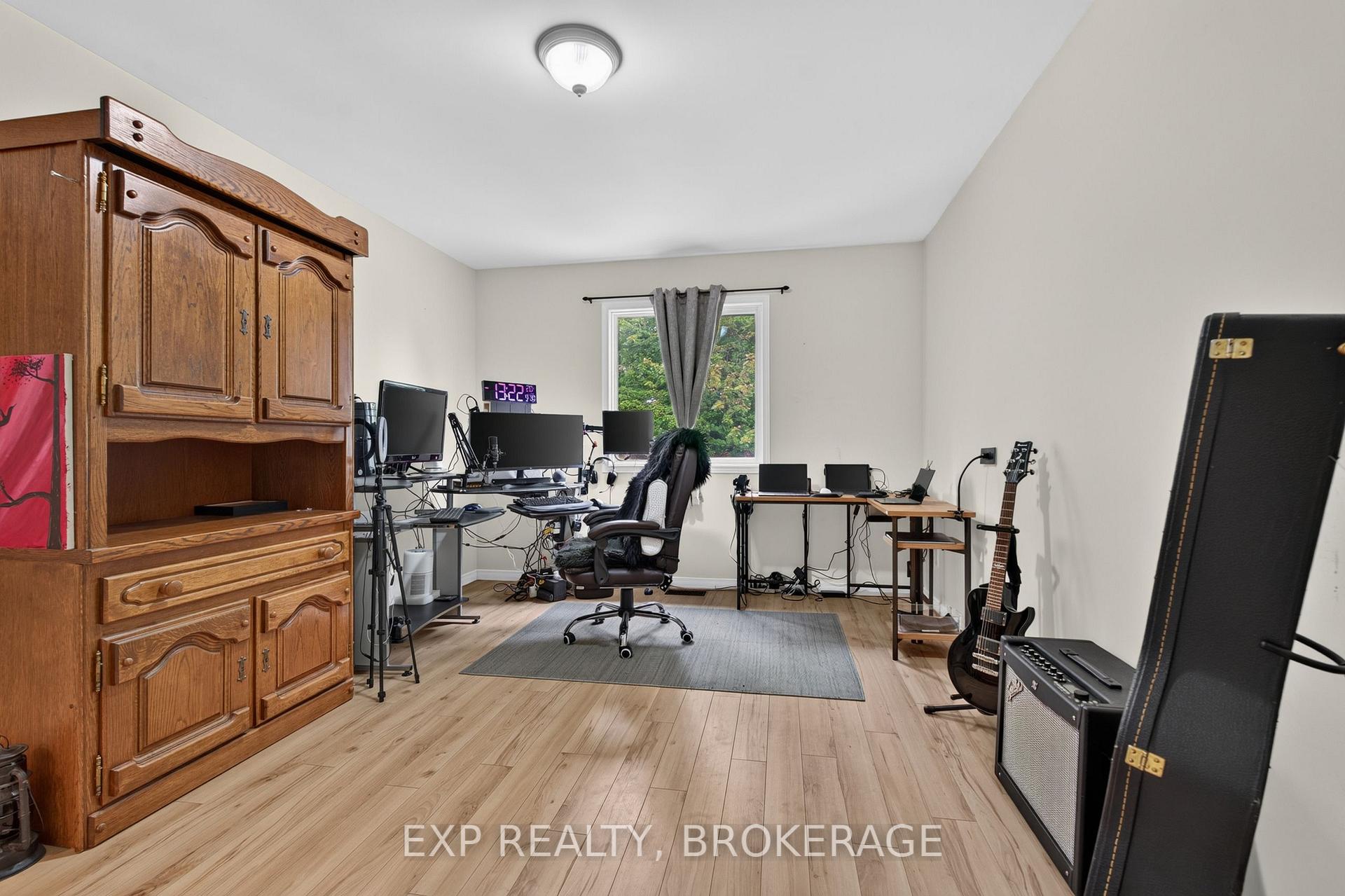 Photo 25 of 63 Speers Boulevard, Loyalist, Amherstview — HOMEH