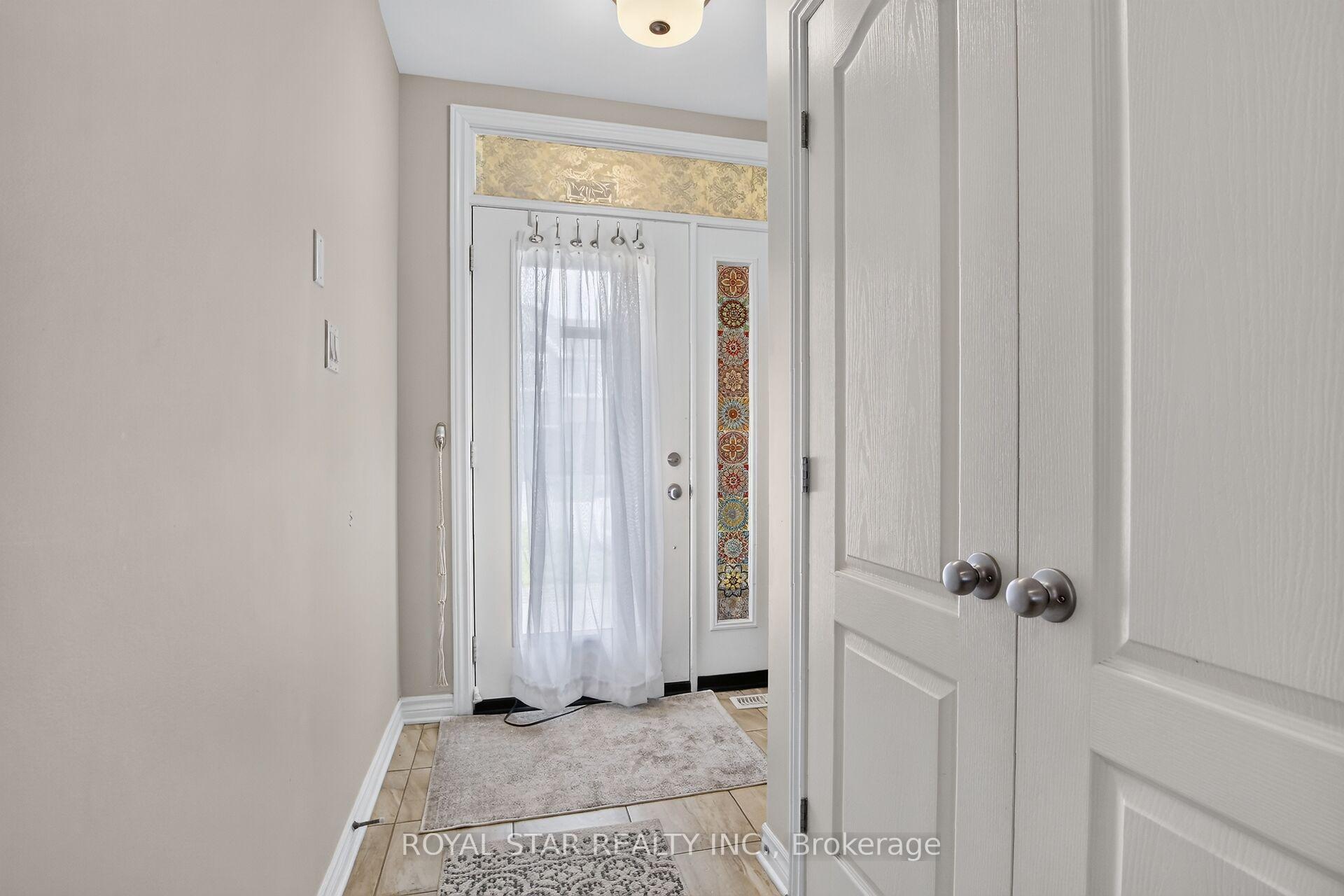 Photo 3 of 105 Eric Maloney Way, Ottawa, Blossom Park/Kemp Park/Findlay Creek — HOMEH