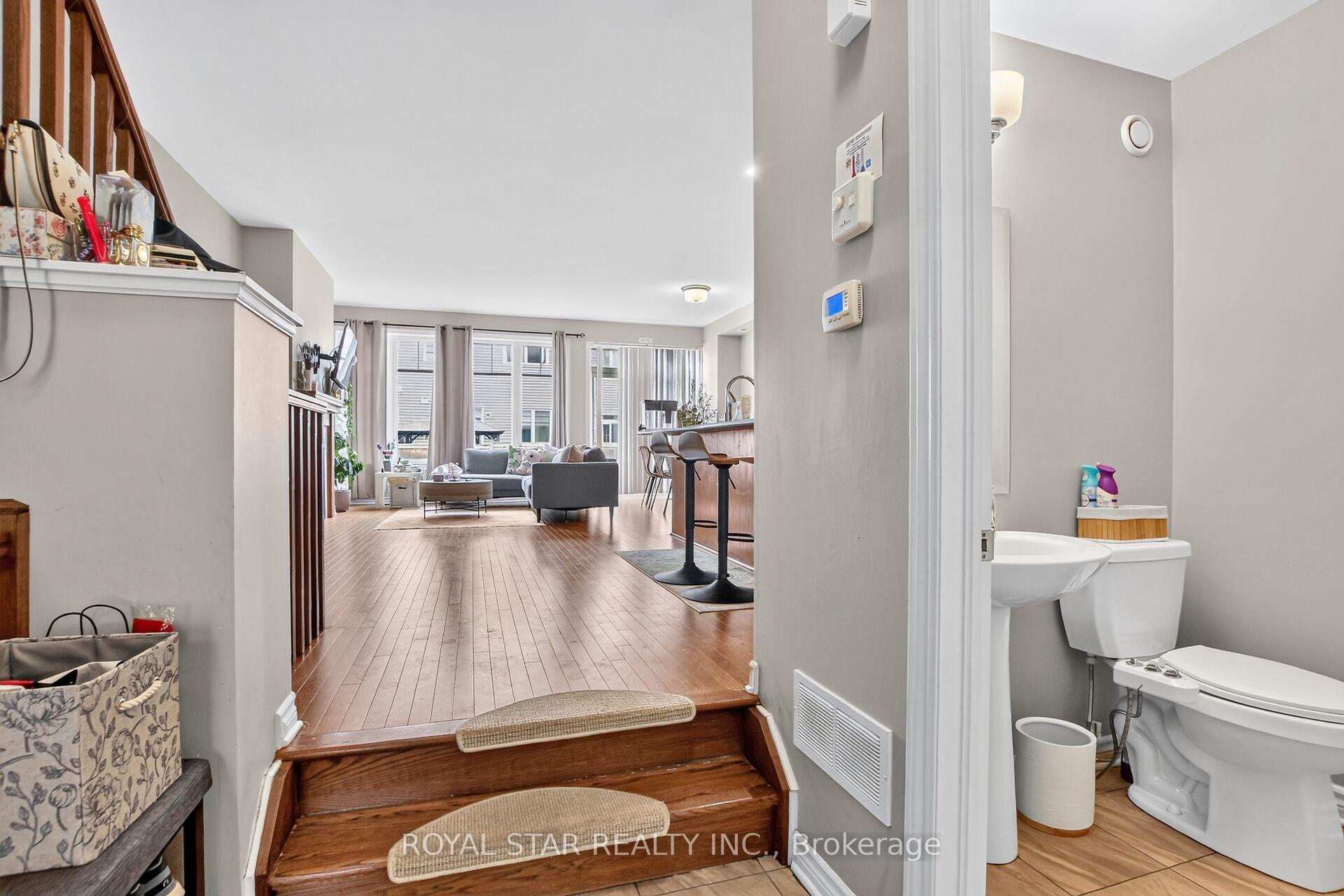Photo 5 of 105 Eric Maloney Way, Ottawa, Blossom Park/Kemp Park/Findlay Creek — HOMEH