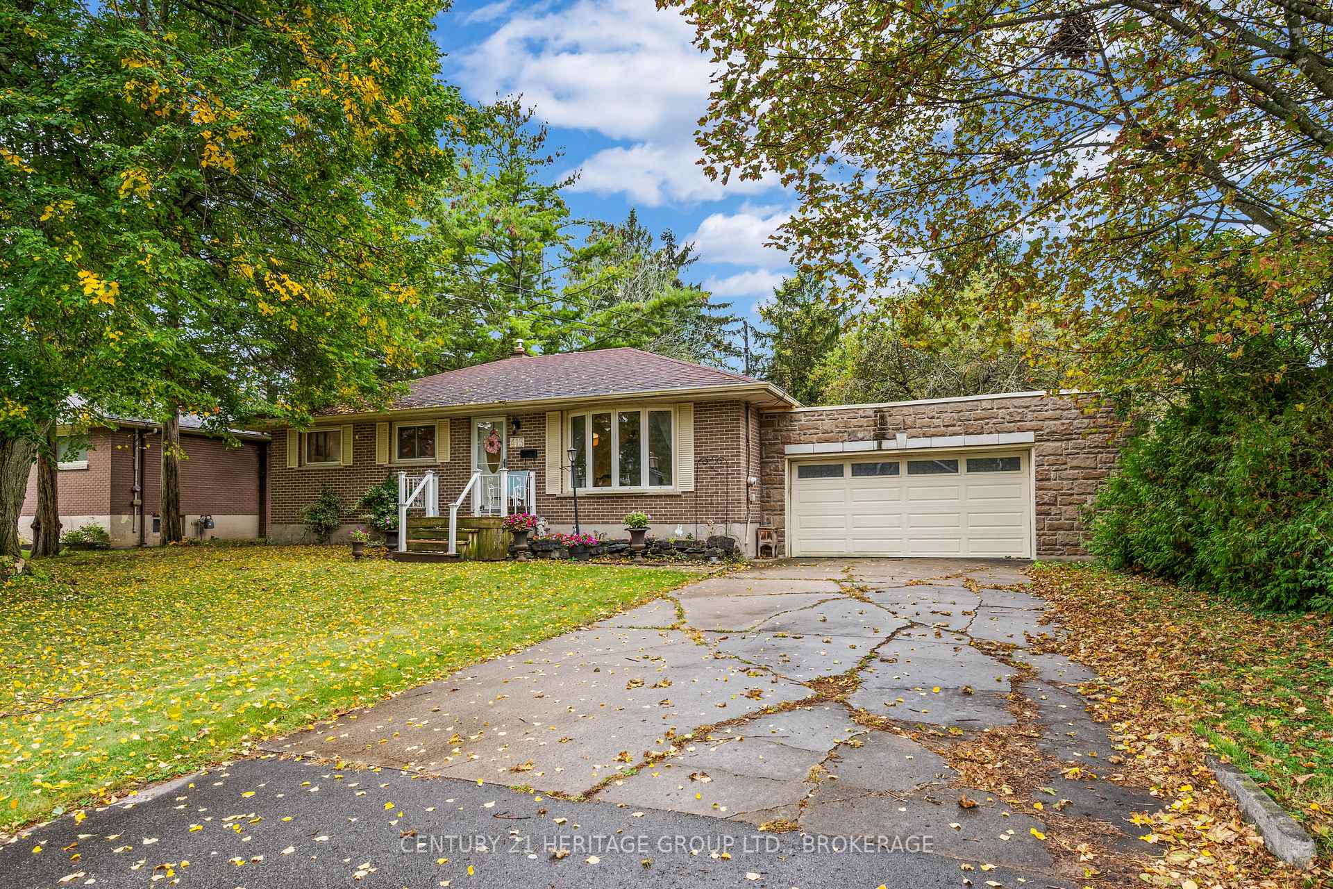 Photo of 413 Maple Ridge Drive