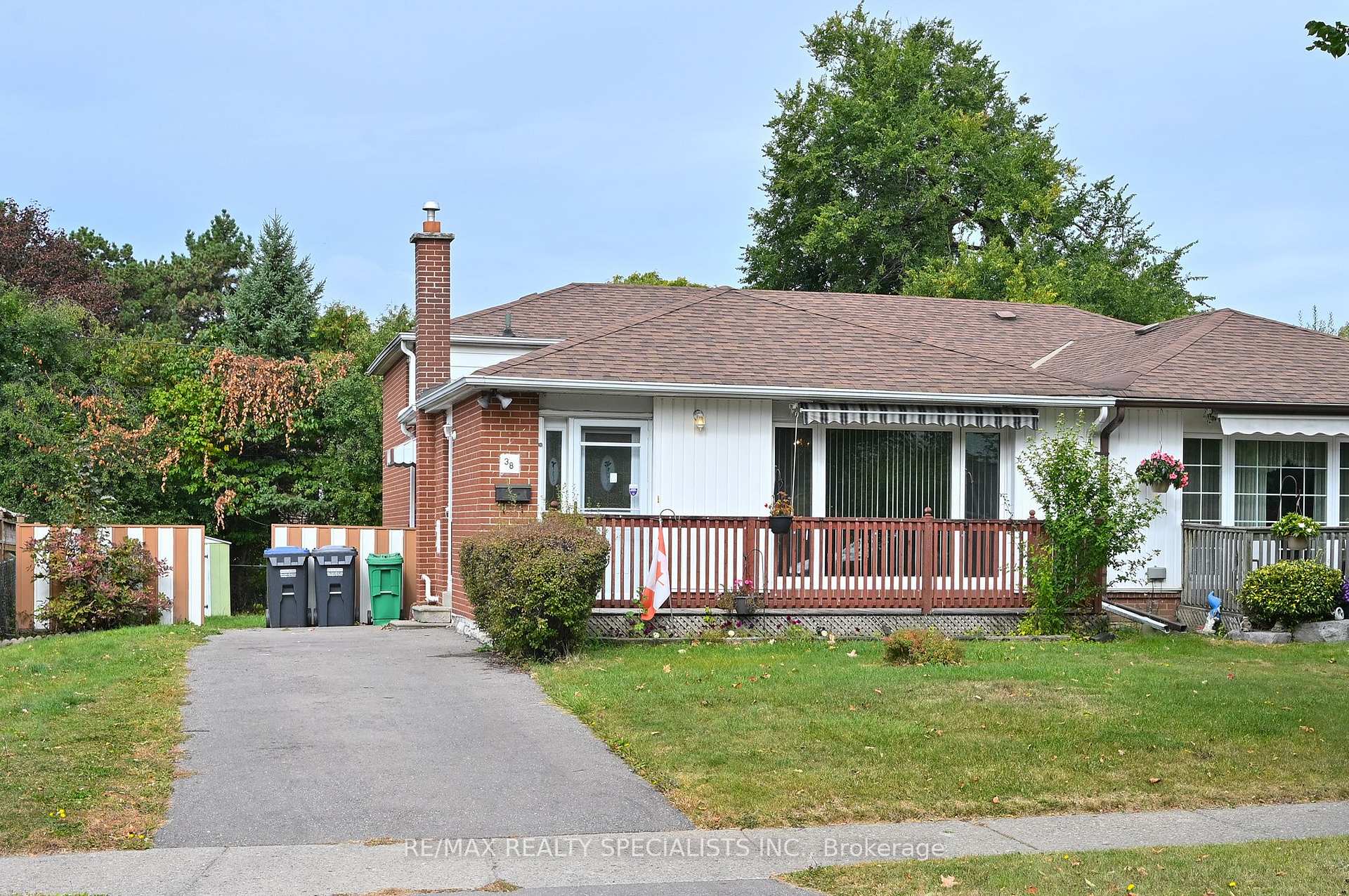 Photo 2 of 38 Algonquin Boulevard, Brampton, Avondale — HOMEH