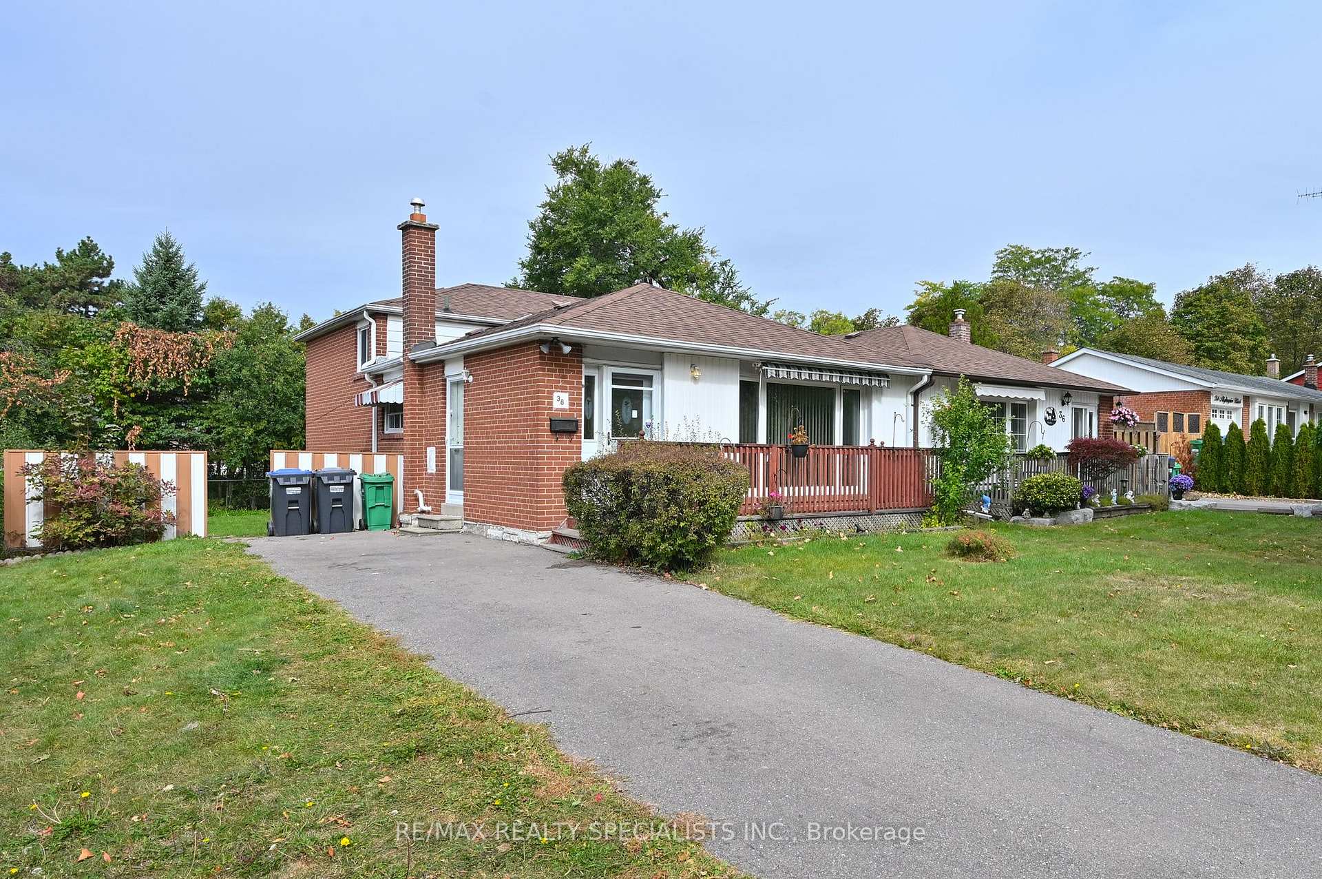 Photo 3 of 38 Algonquin Boulevard, Brampton, Avondale — HOMEH
