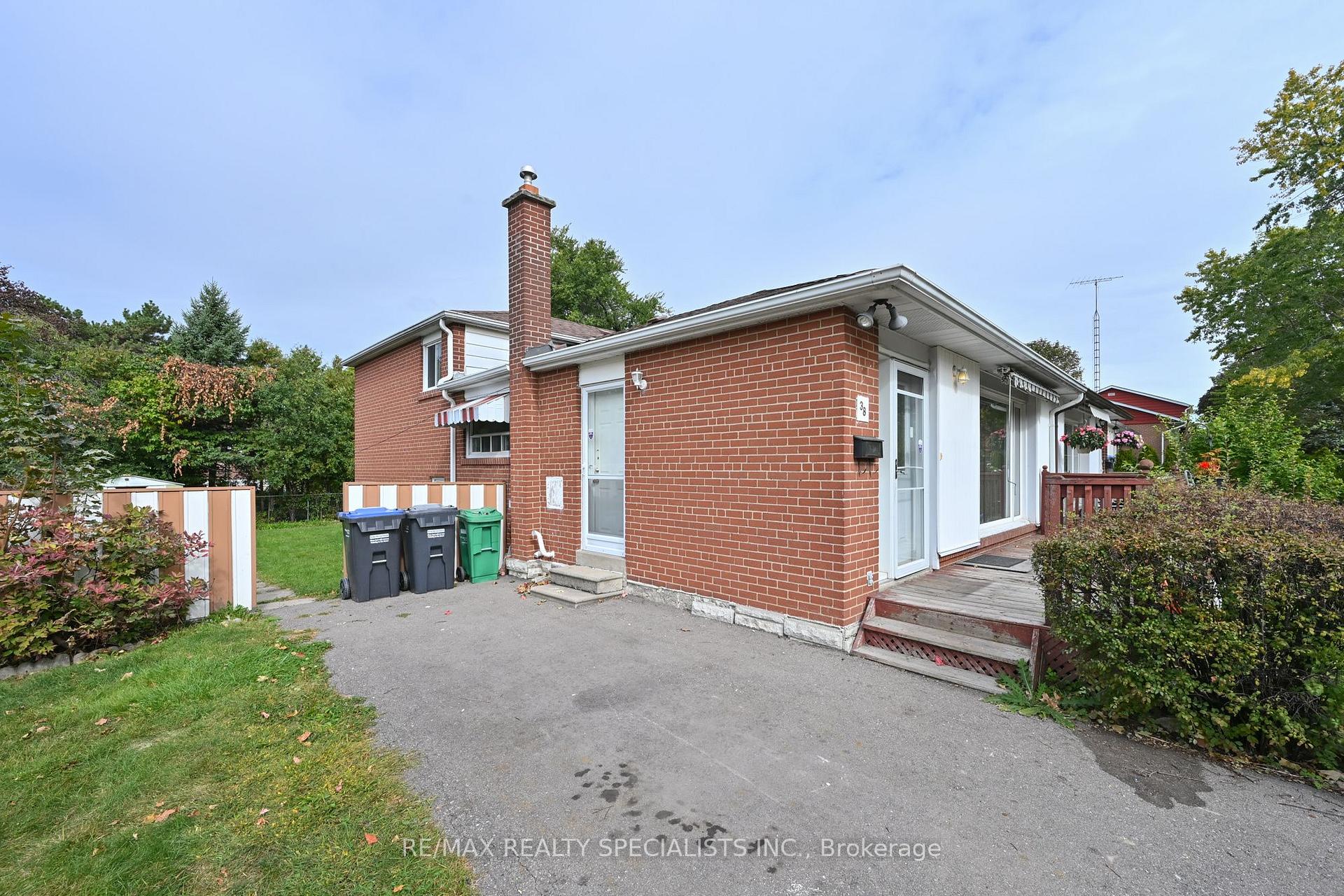 Photo 5 of 38 Algonquin Boulevard, Brampton, Avondale — HOMEH