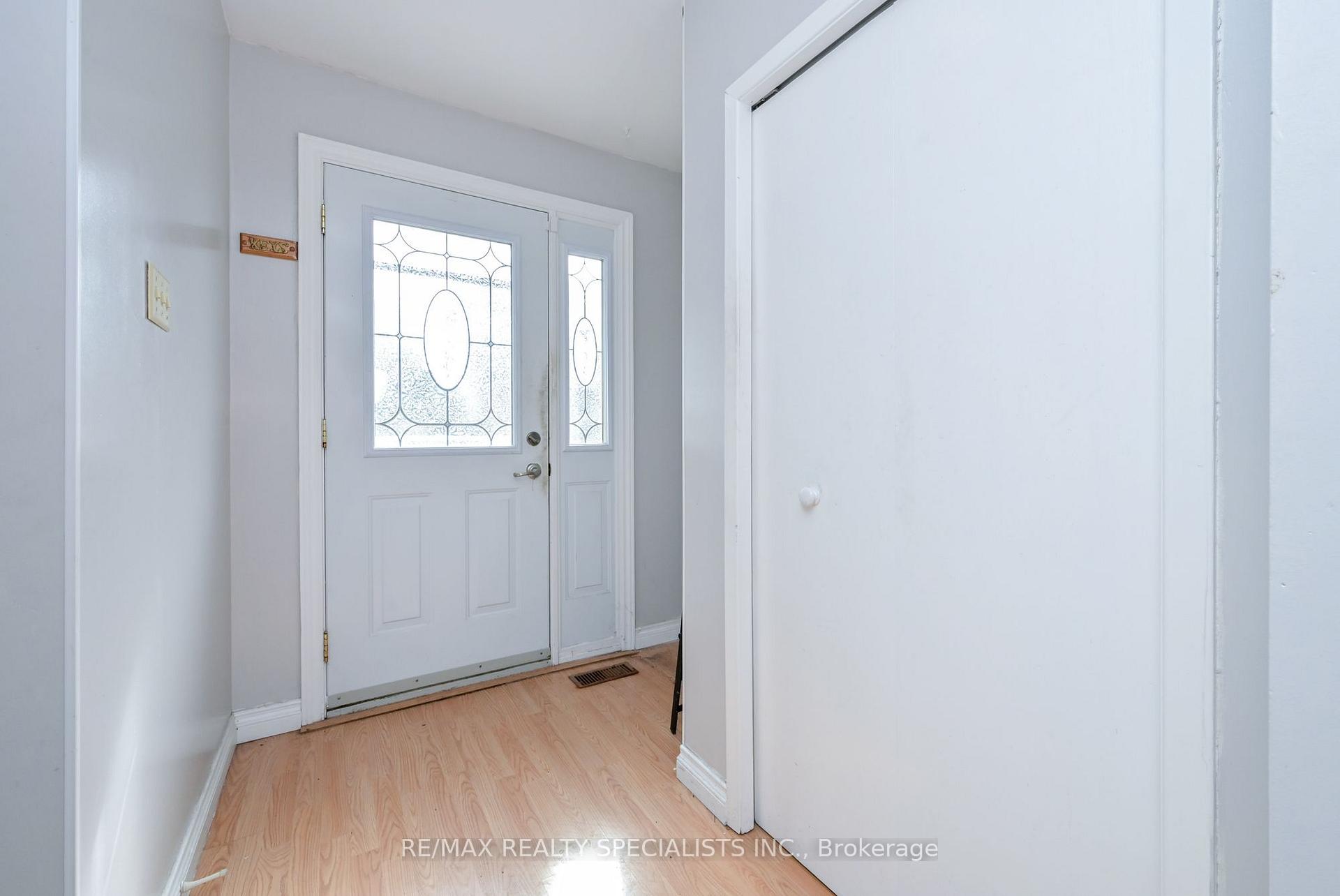 Photo 9 of 38 Algonquin Boulevard, Brampton, Avondale — HOMEH