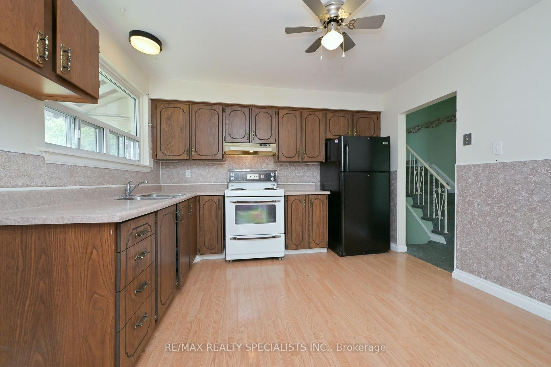 Photo 11 of 38 Algonquin Boulevard, Brampton, Avondale — HOMEH