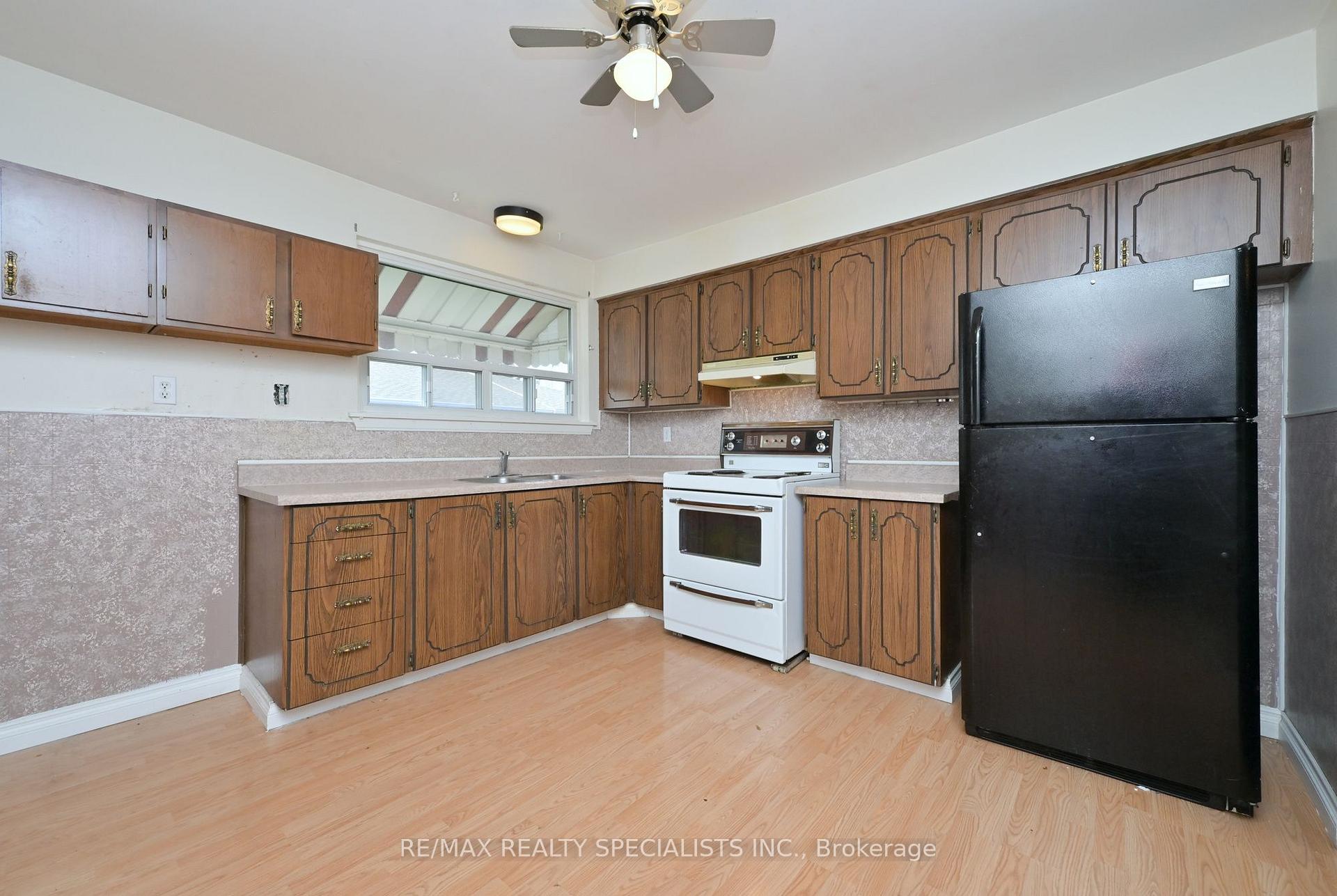 Photo 17 of 38 Algonquin Boulevard, Brampton, Avondale — HOMEH