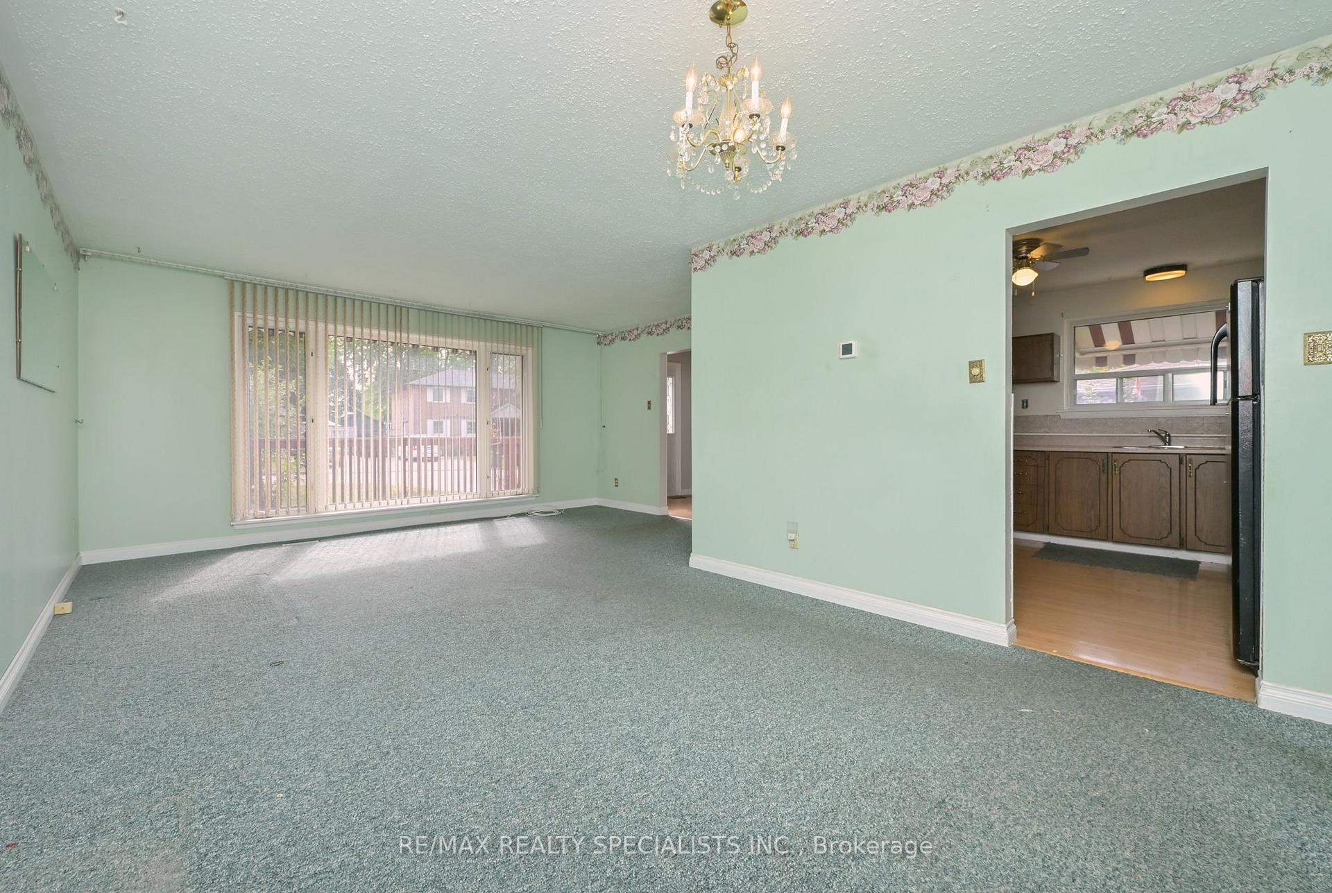 Photo 19 of 38 Algonquin Boulevard, Brampton, Avondale — HOMEH