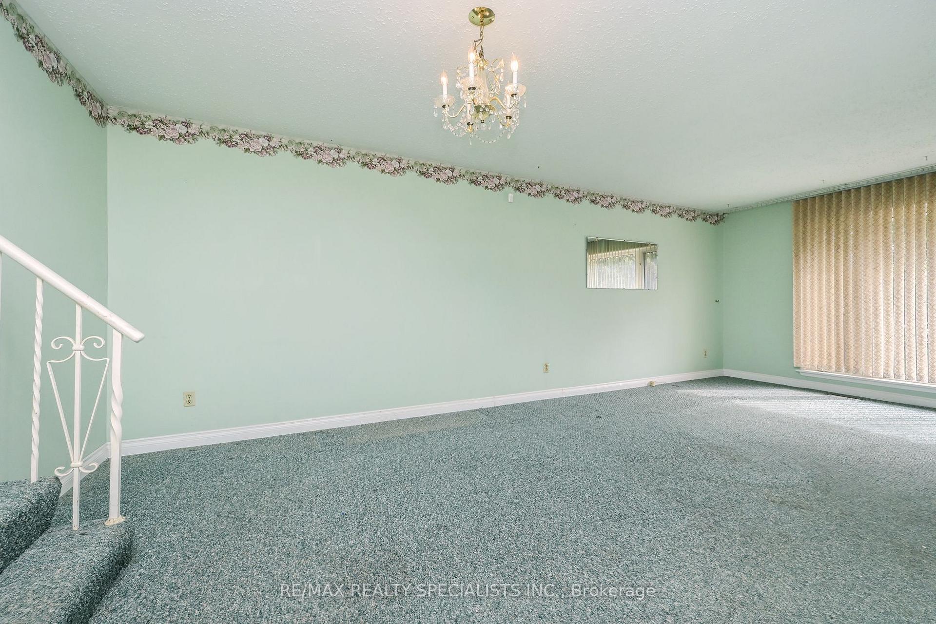 Photo 21 of 38 Algonquin Boulevard, Brampton, Avondale — HOMEH