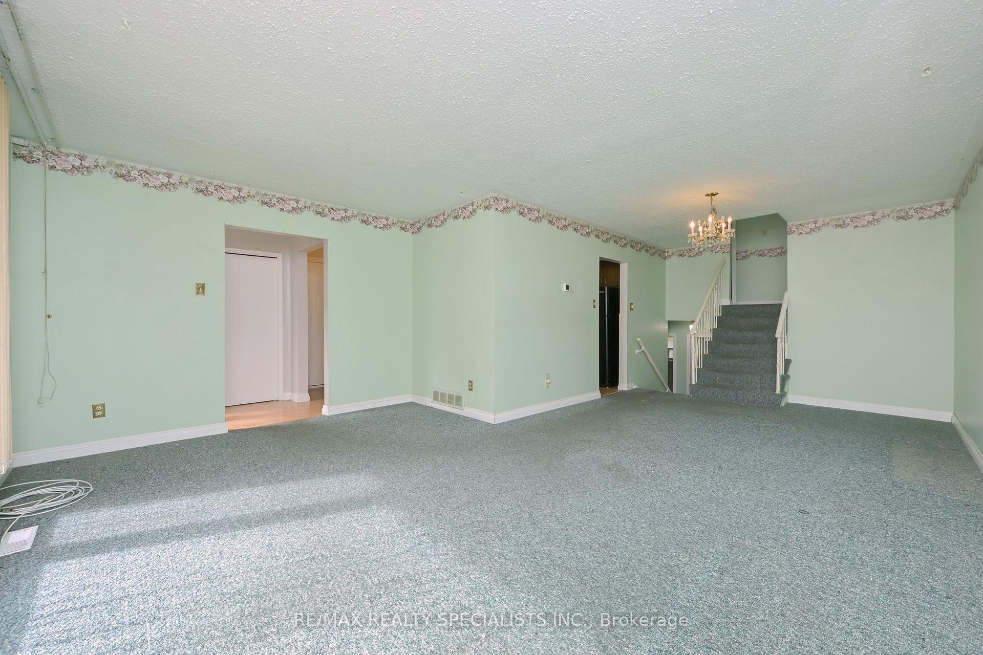 Photo 23 of 38 Algonquin Boulevard, Brampton, Avondale — HOMEH