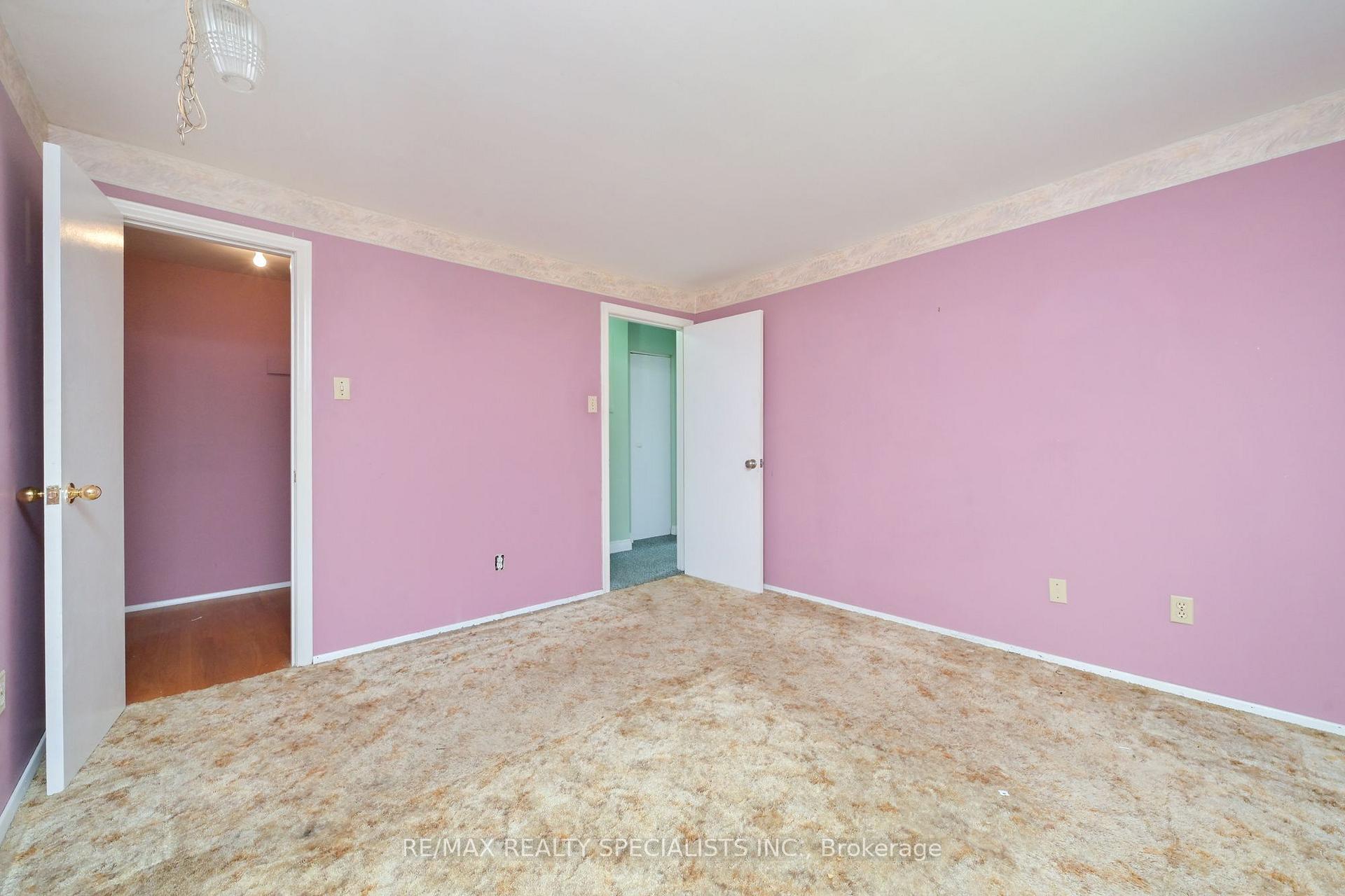 Photo 33 of 38 Algonquin Boulevard, Brampton, Avondale — HOMEH