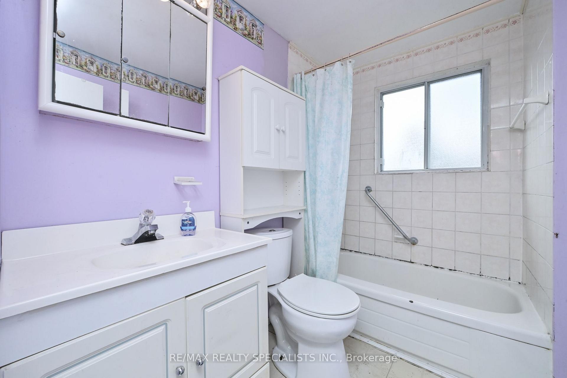 Photo 37 of 38 Algonquin Boulevard, Brampton, Avondale — HOMEH