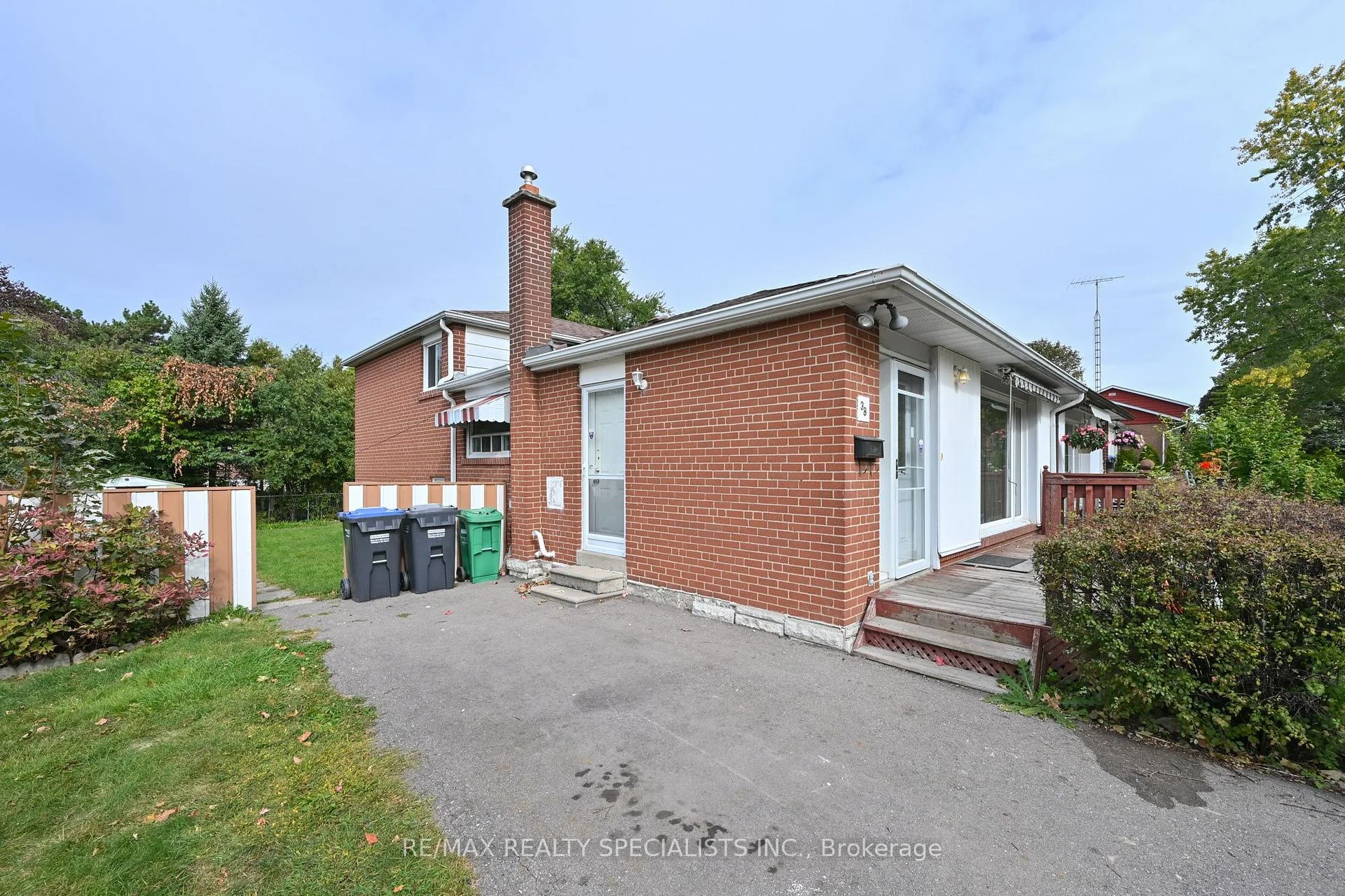 Photo 6 of 38 Algonquin Boulevard, Brampton, Avondale — HOMEH