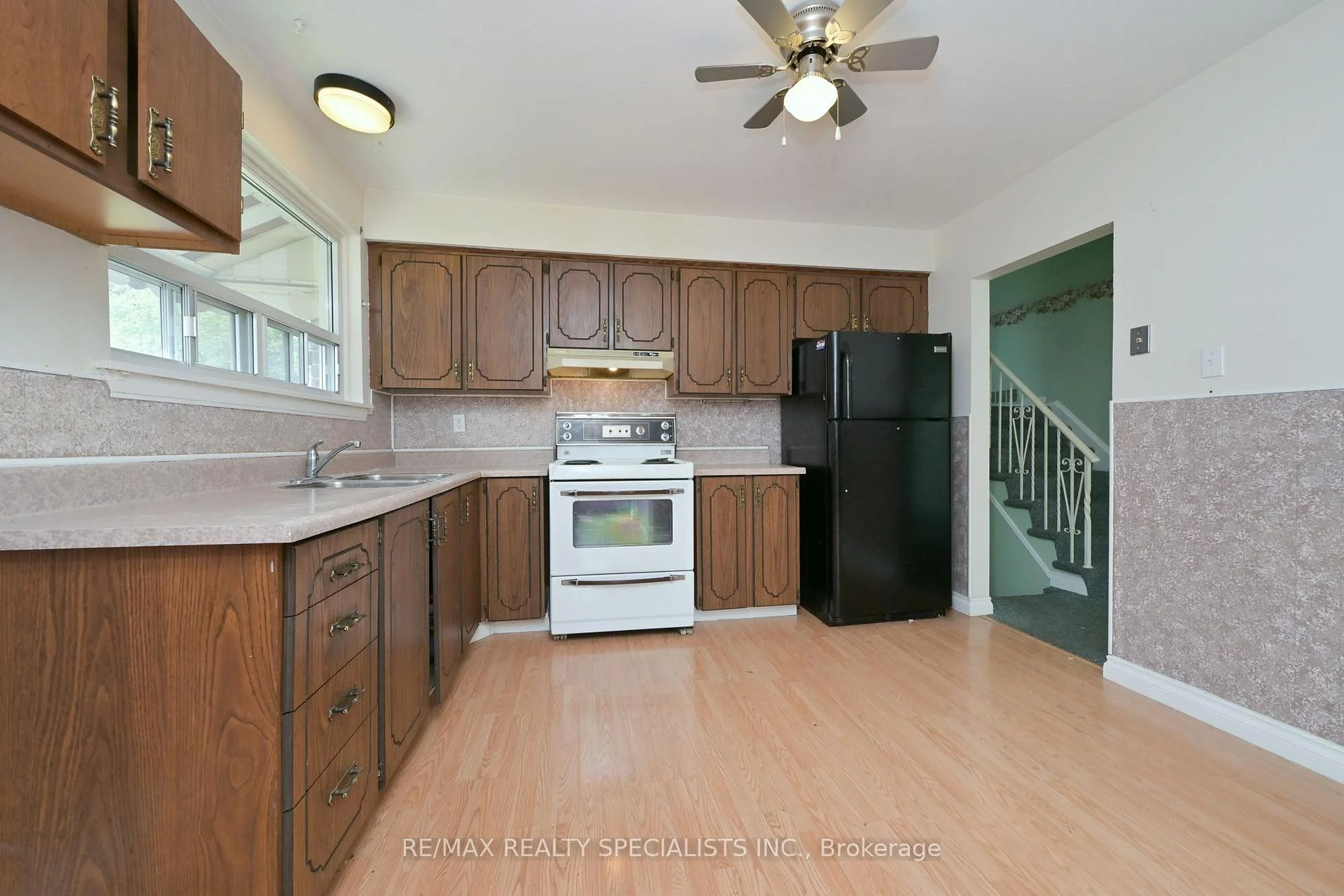 Photo 14 of 38 Algonquin Boulevard, Brampton, Avondale — HOMEH