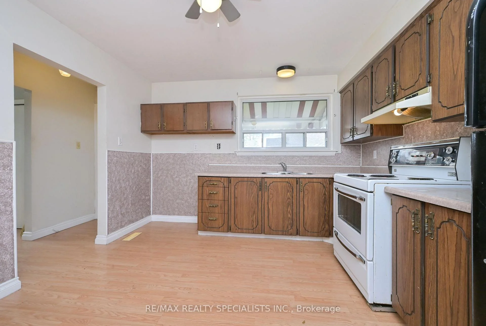 Photo 16 of 38 Algonquin Boulevard, Brampton, Avondale — HOMEH