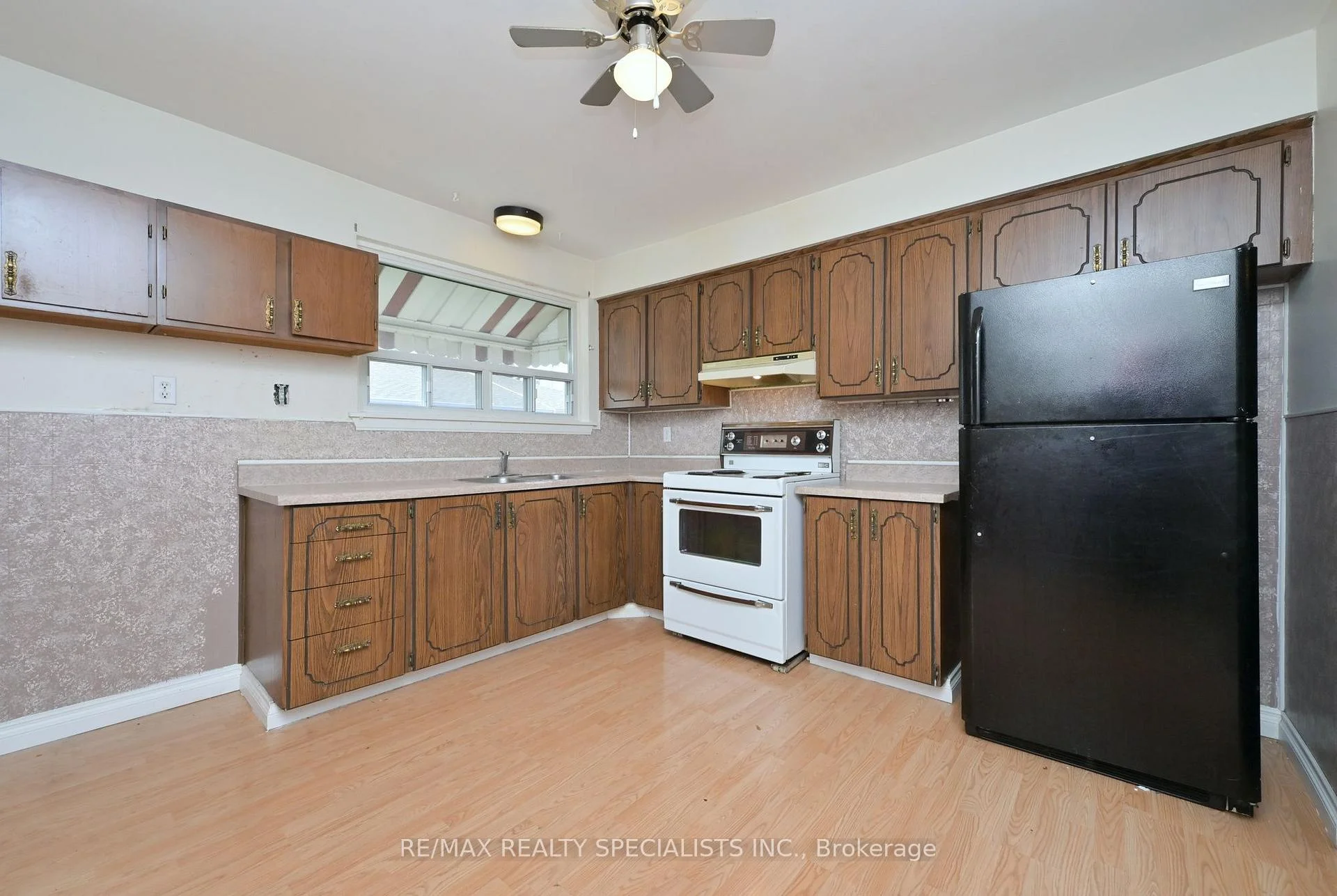 Photo 20 of 38 Algonquin Boulevard, Brampton, Avondale — HOMEH