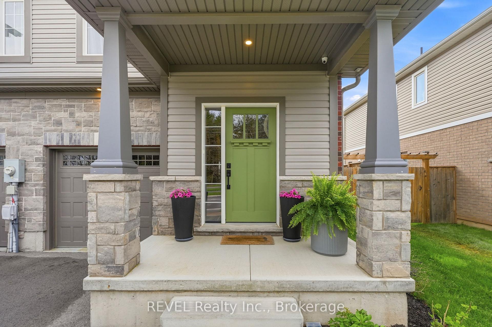 Photo 2 of 11 Lymburner Street, Pelham, Fonthill — HOMEH