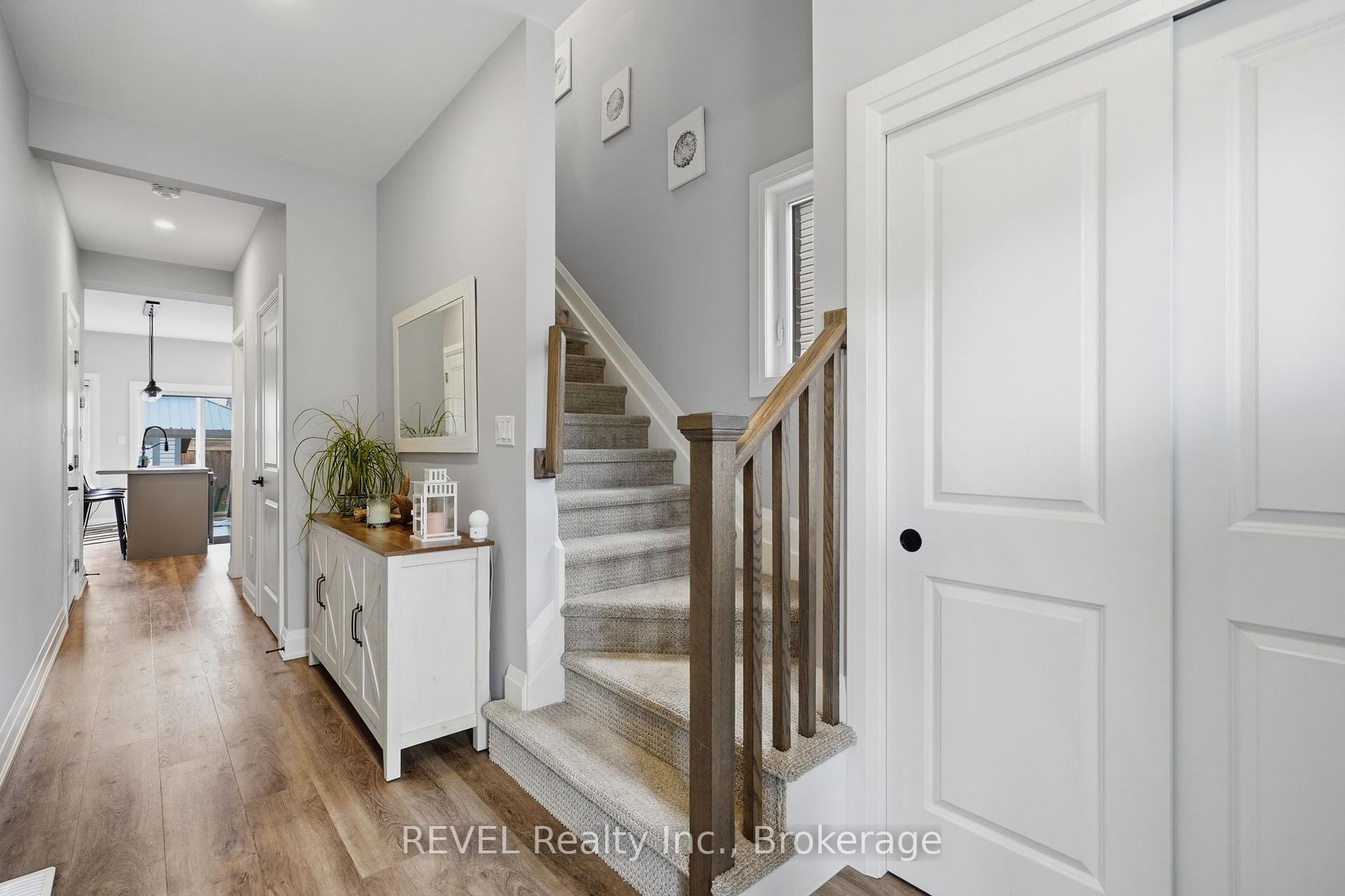 Photo 3 of 11 Lymburner Street, Pelham, Fonthill — HOMEH