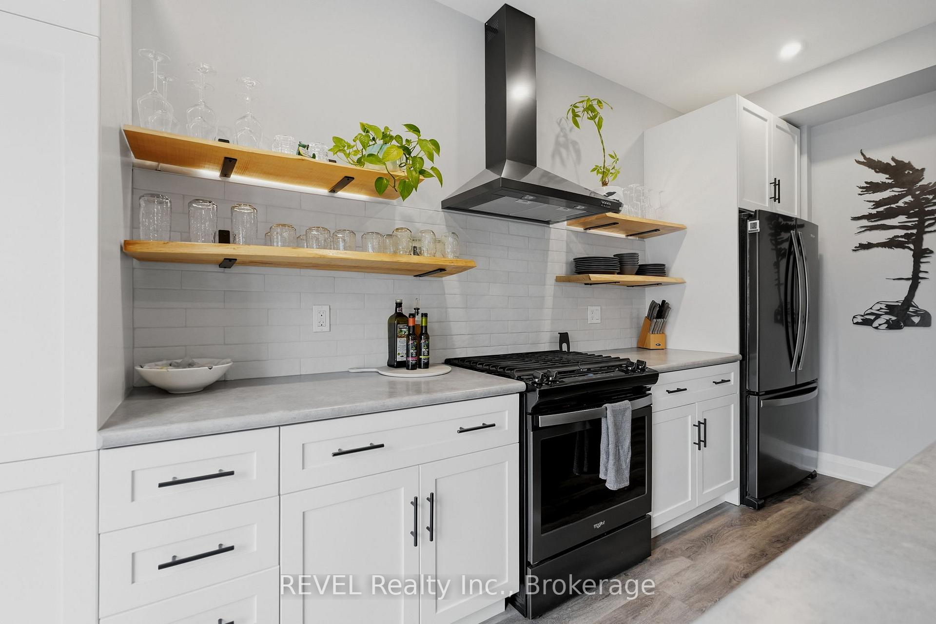 Photo 10 of 11 Lymburner Street, Pelham, Fonthill — HOMEH