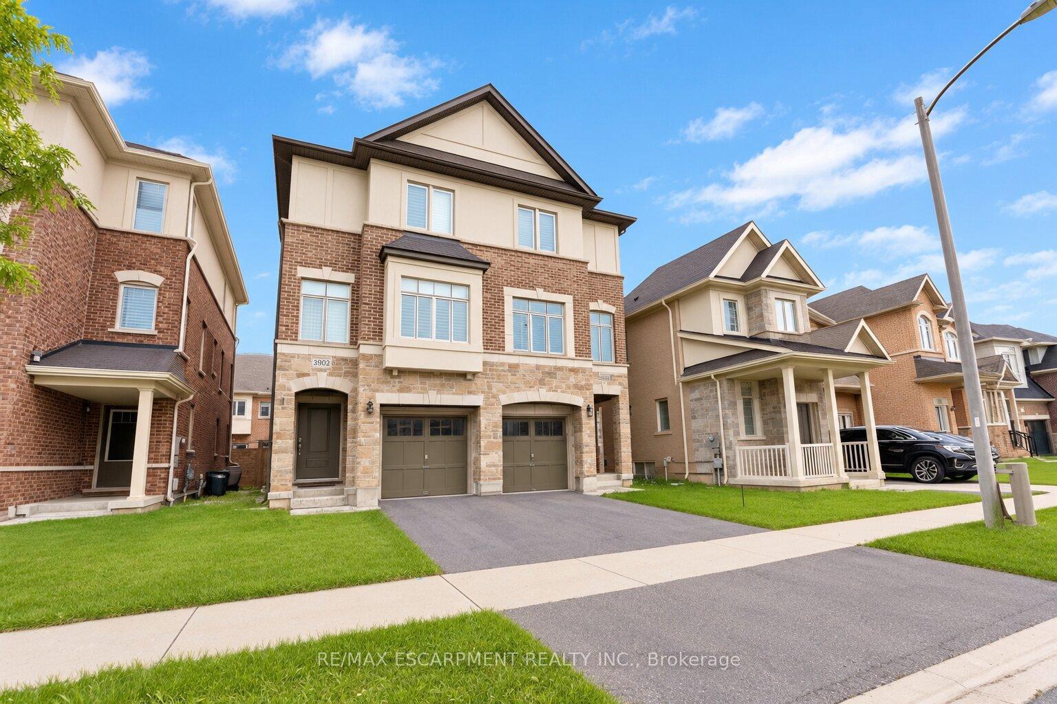Photo 3 of 3930 Tufgar Crescent, Burlington, Alton — HOMEH
