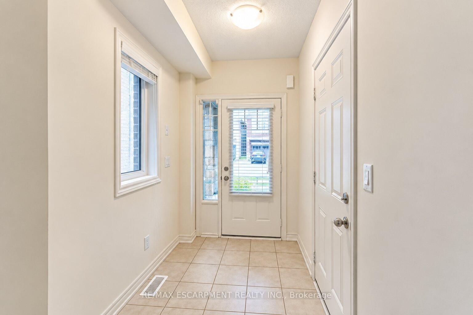 Photo 5 of 3930 Tufgar Crescent, Burlington, Alton — HOMEH