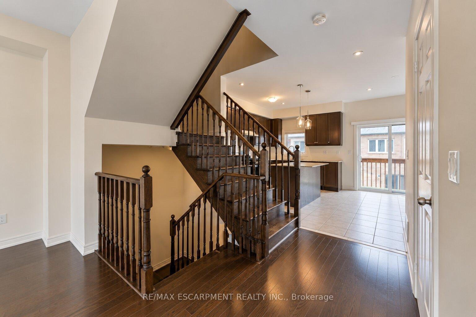 Photo 10 of 3930 Tufgar Crescent, Burlington, Alton — HOMEH