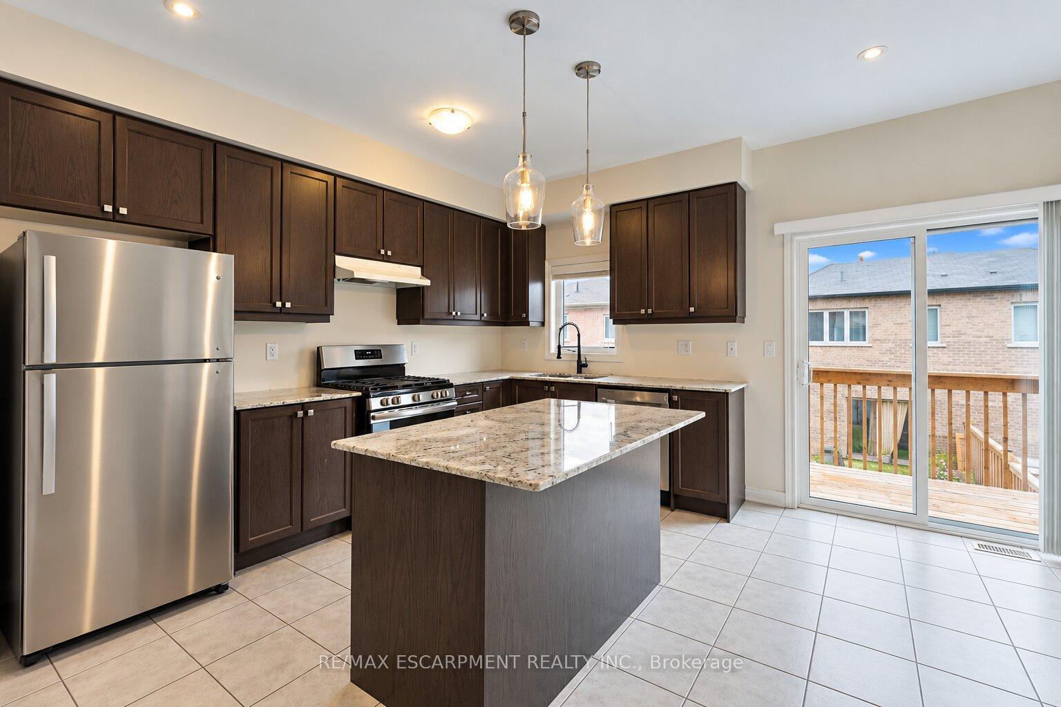 Photo 13 of 3930 Tufgar Crescent, Burlington, Alton — HOMEH