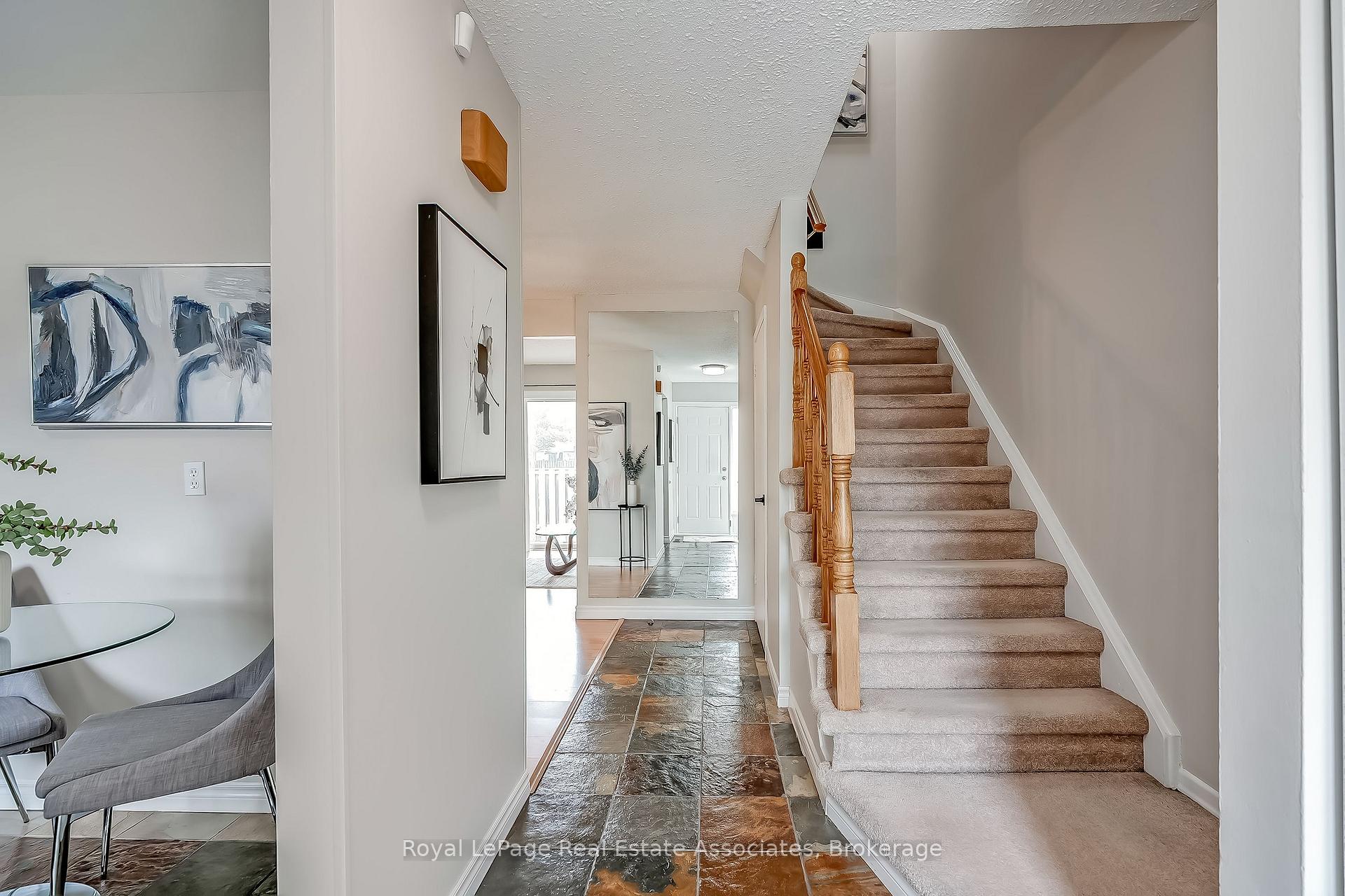 Photo 3 of Unit 42, 2779 Gananoque Drive, Mississauga, Meadowvale — HOMEH