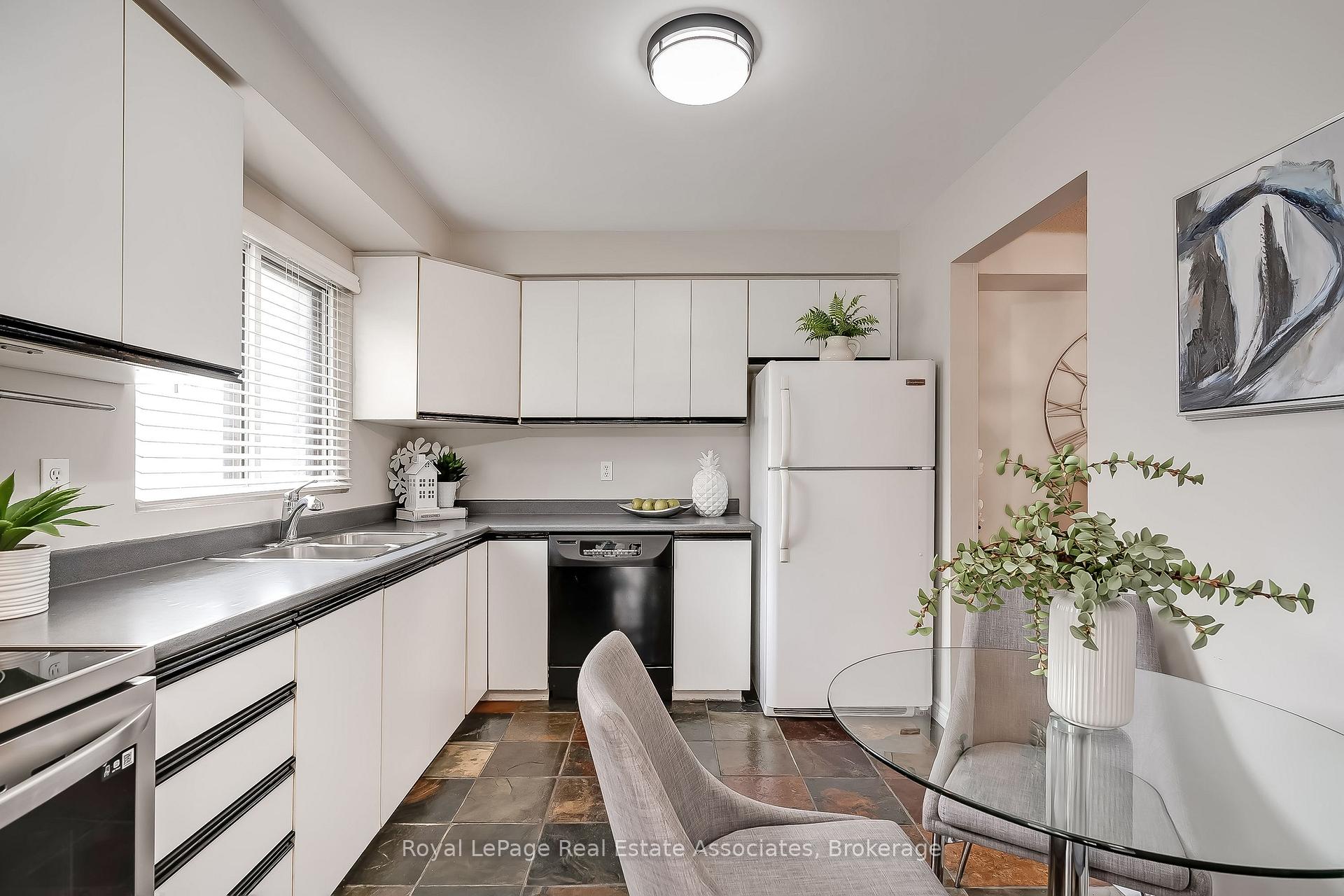 Photo 13 of Unit 42, 2779 Gananoque Drive, Mississauga, Meadowvale — HOMEH