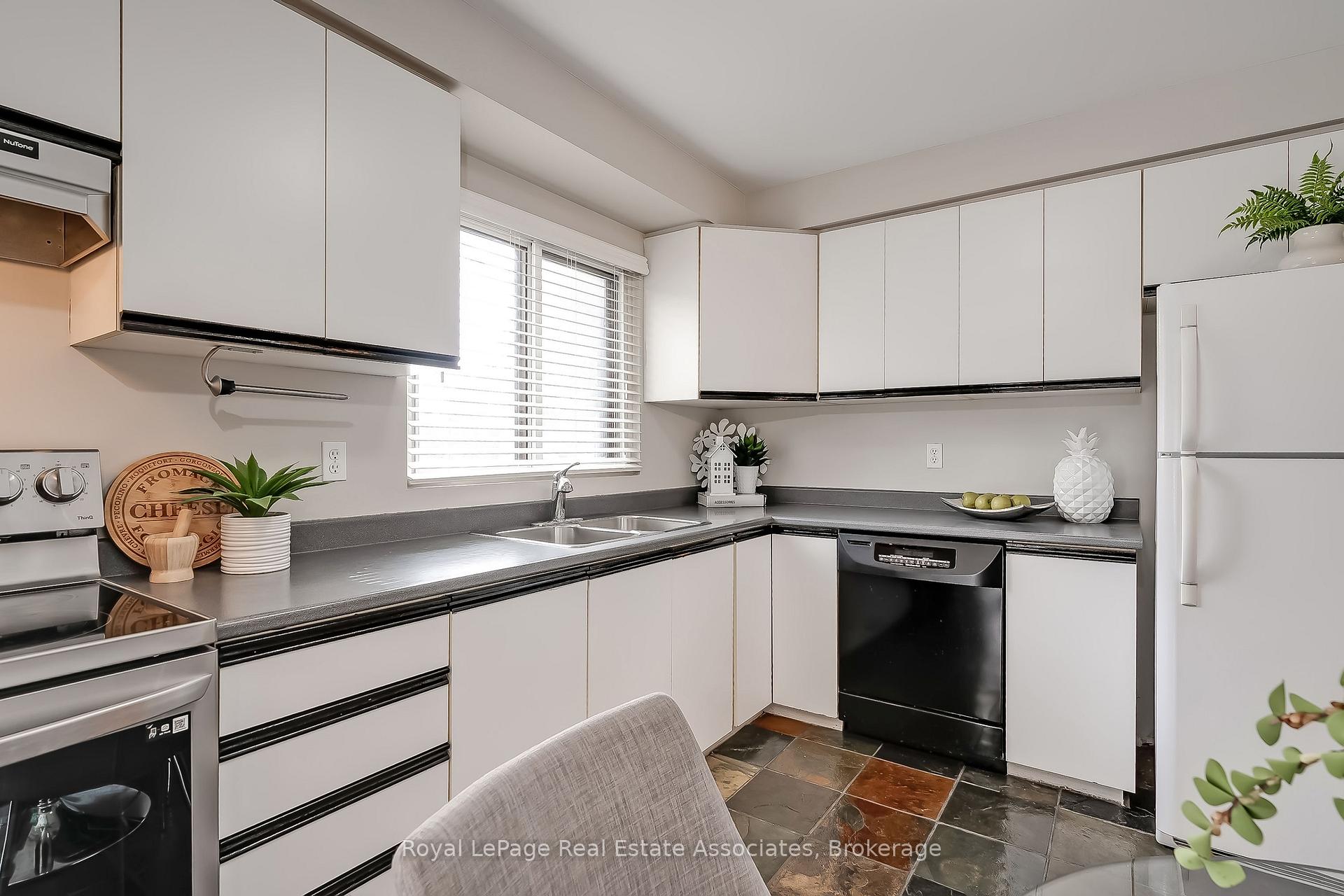Photo 14 of Unit 42, 2779 Gananoque Drive, Mississauga, Meadowvale — HOMEH
