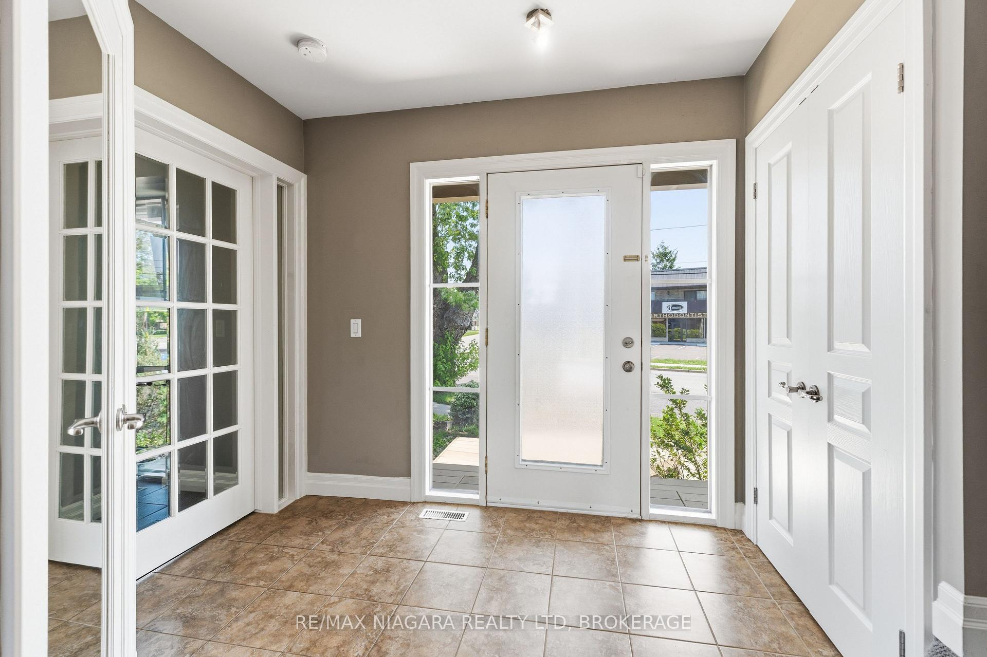 Photo 3 of 291 Vine Street, St. Catharines, Fairview — HOMEH
