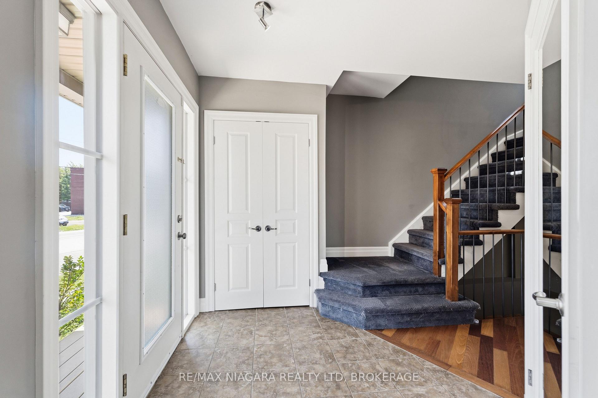 Photo 4 of 291 Vine Street, St. Catharines, Fairview — HOMEH