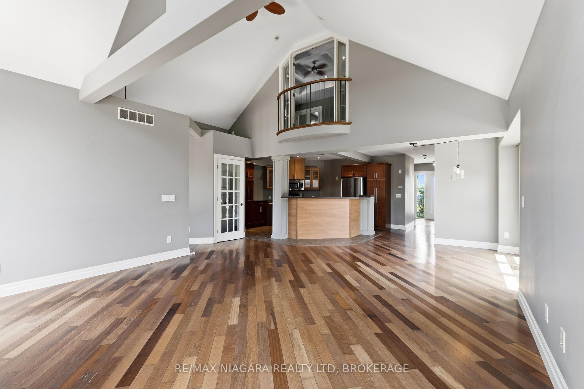Photo 12 of 291 Vine Street, St. Catharines, Fairview — HOMEH