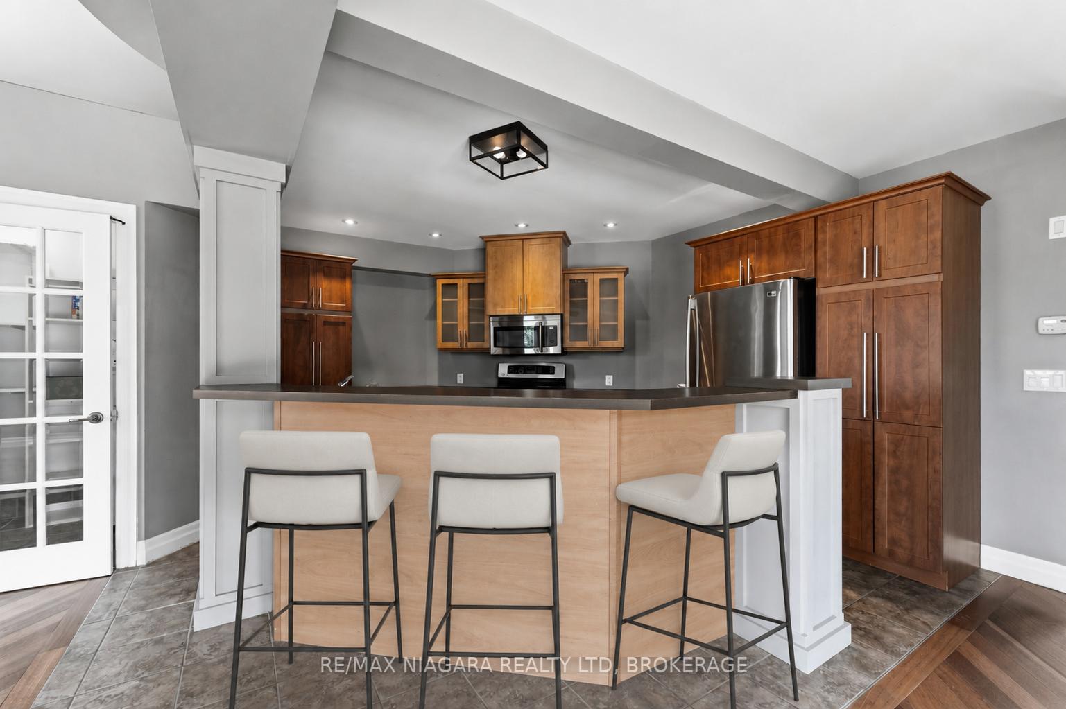Photo 16 of 291 Vine Street, St. Catharines, Fairview — HOMEH