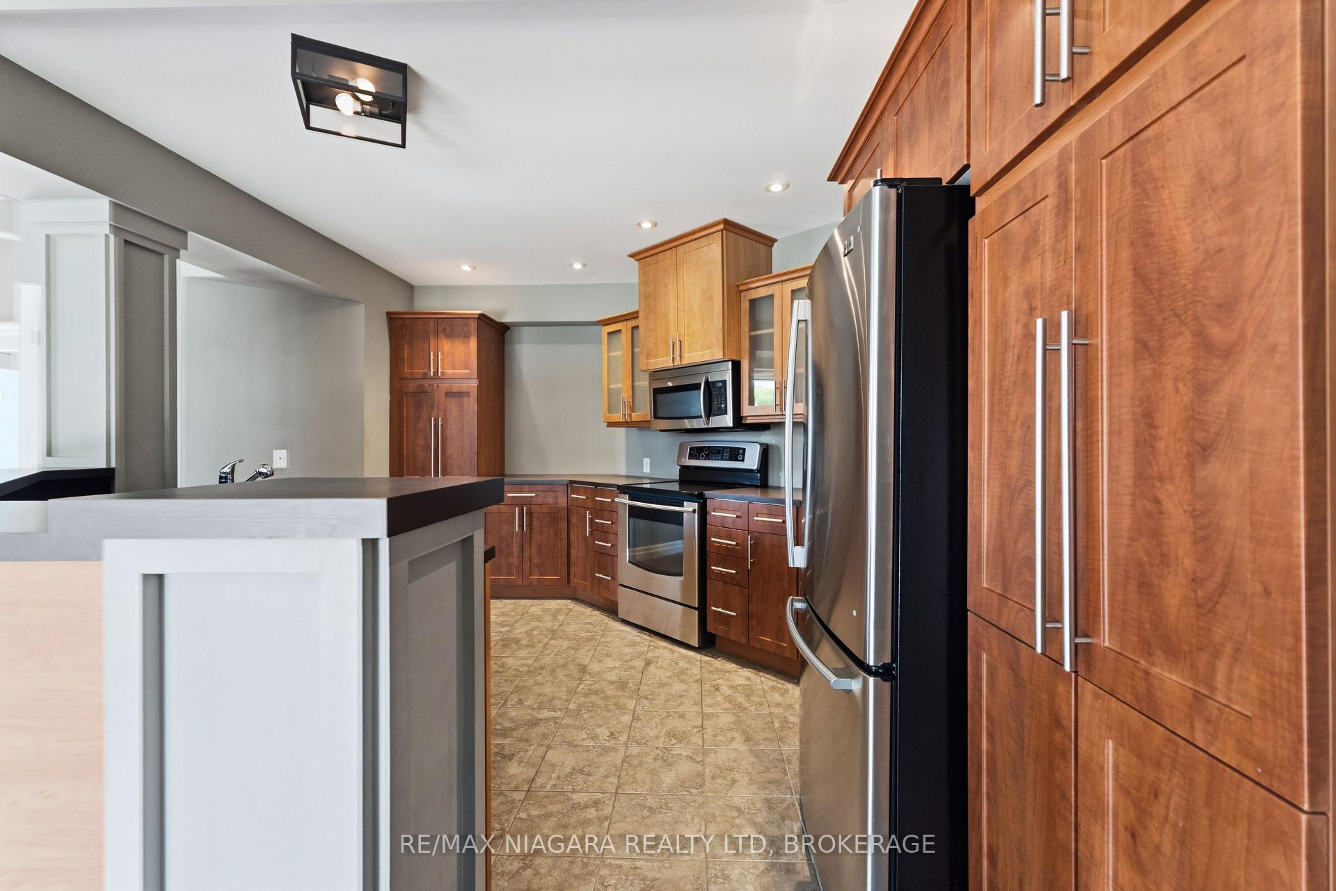 Photo 17 of 291 Vine Street, St. Catharines, Fairview — HOMEH