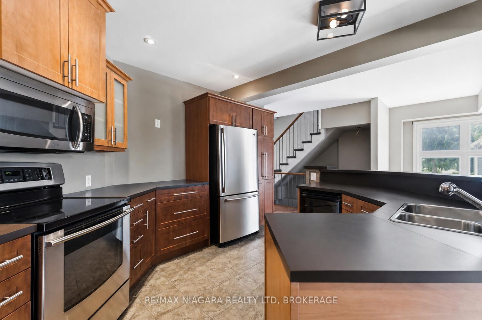 Photo 19 of 291 Vine Street, St. Catharines, Fairview — HOMEH
