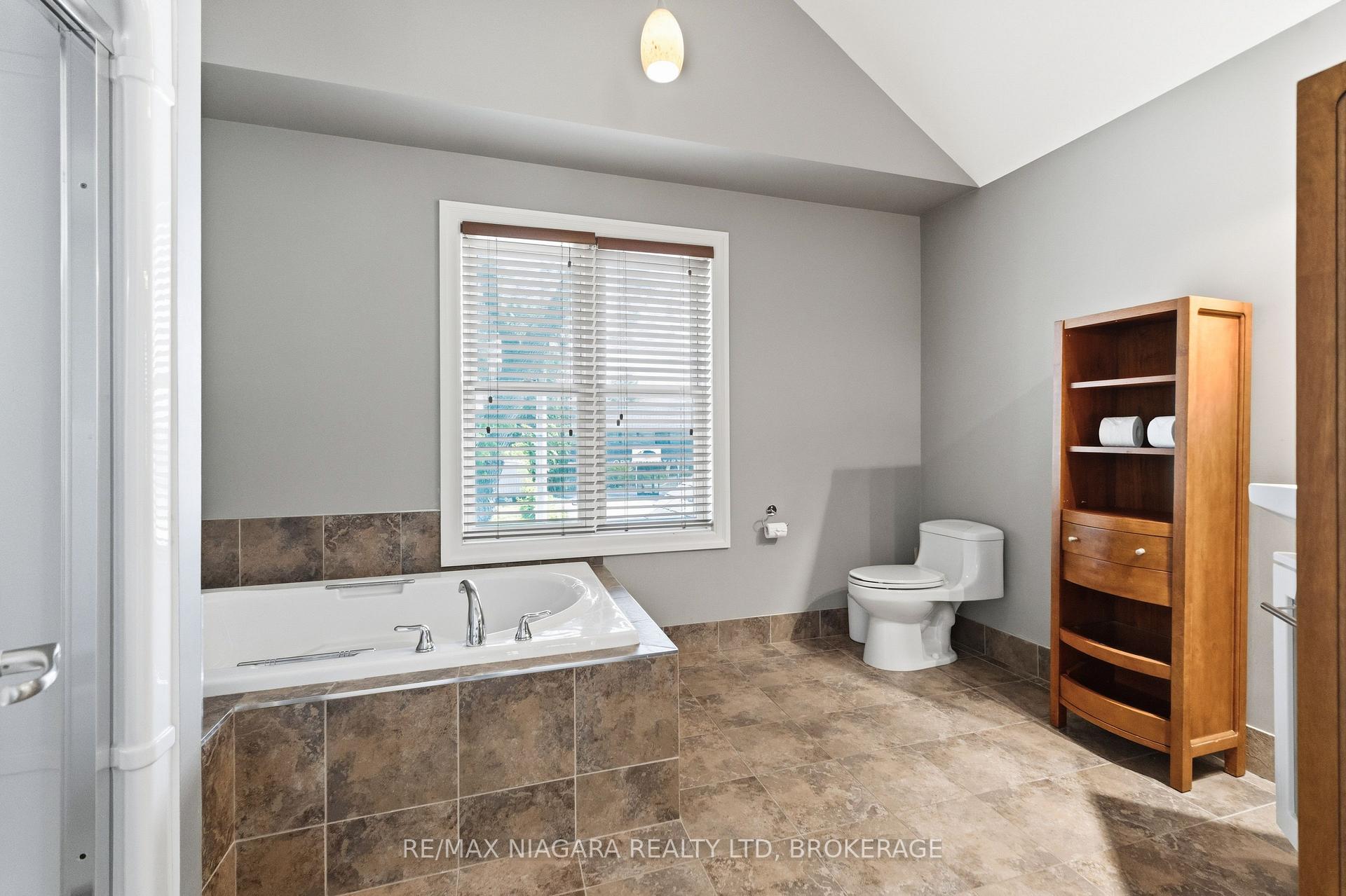 Photo 29 of 291 Vine Street, St. Catharines, Fairview — HOMEH