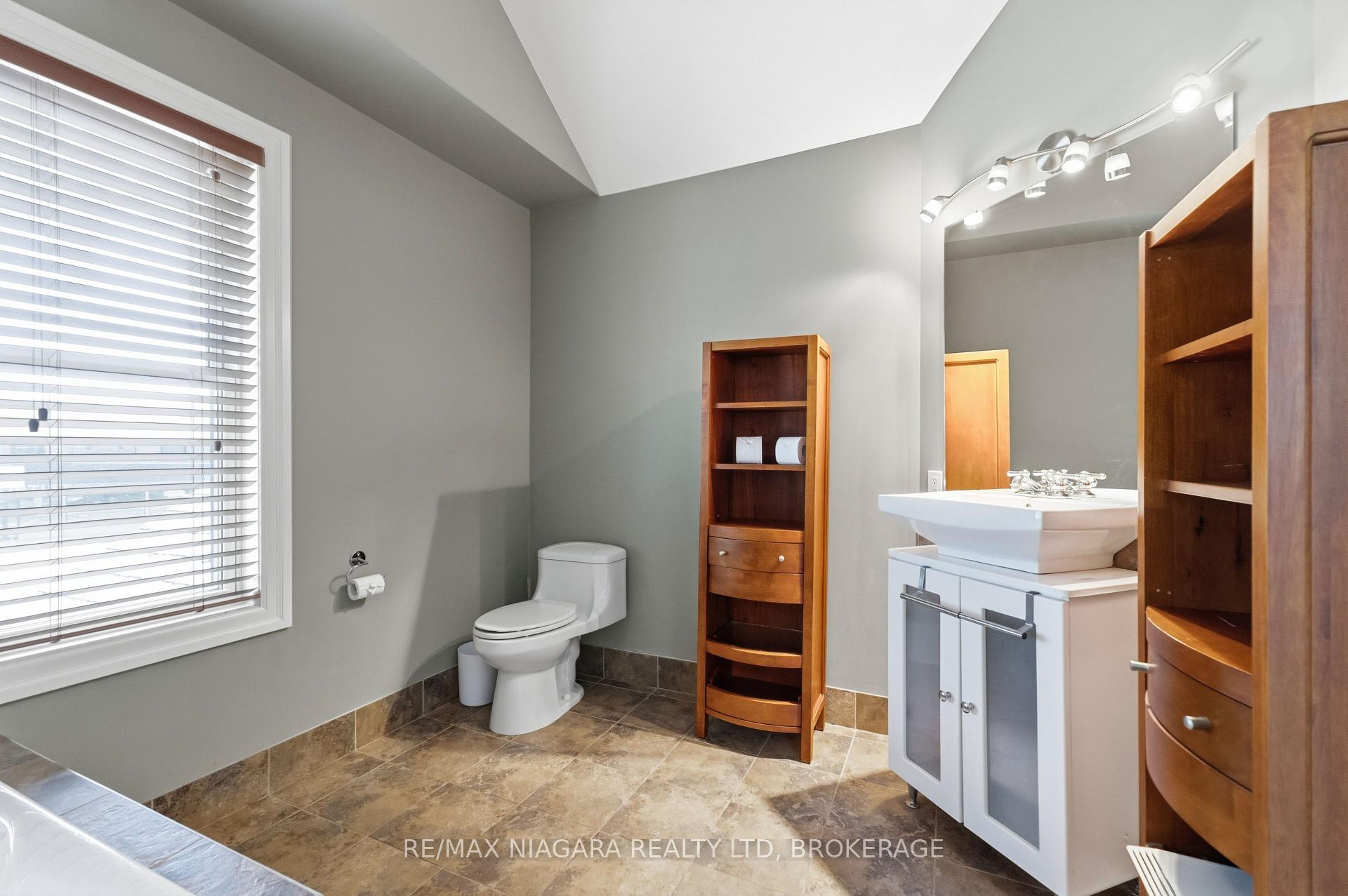 Photo 30 of 291 Vine Street, St. Catharines, Fairview — HOMEH