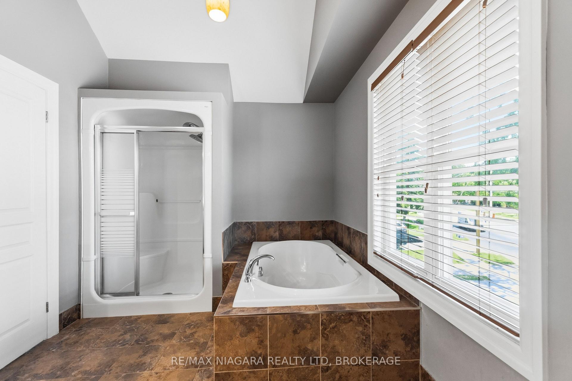 Photo 31 of 291 Vine Street, St. Catharines, Fairview — HOMEH
