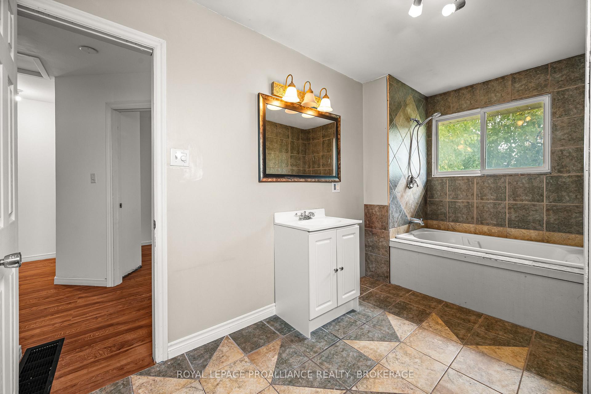 Photo 21 of 42 Wycliffe Crescent, Kingston, East of Sir John A. Blvd — HOMEH