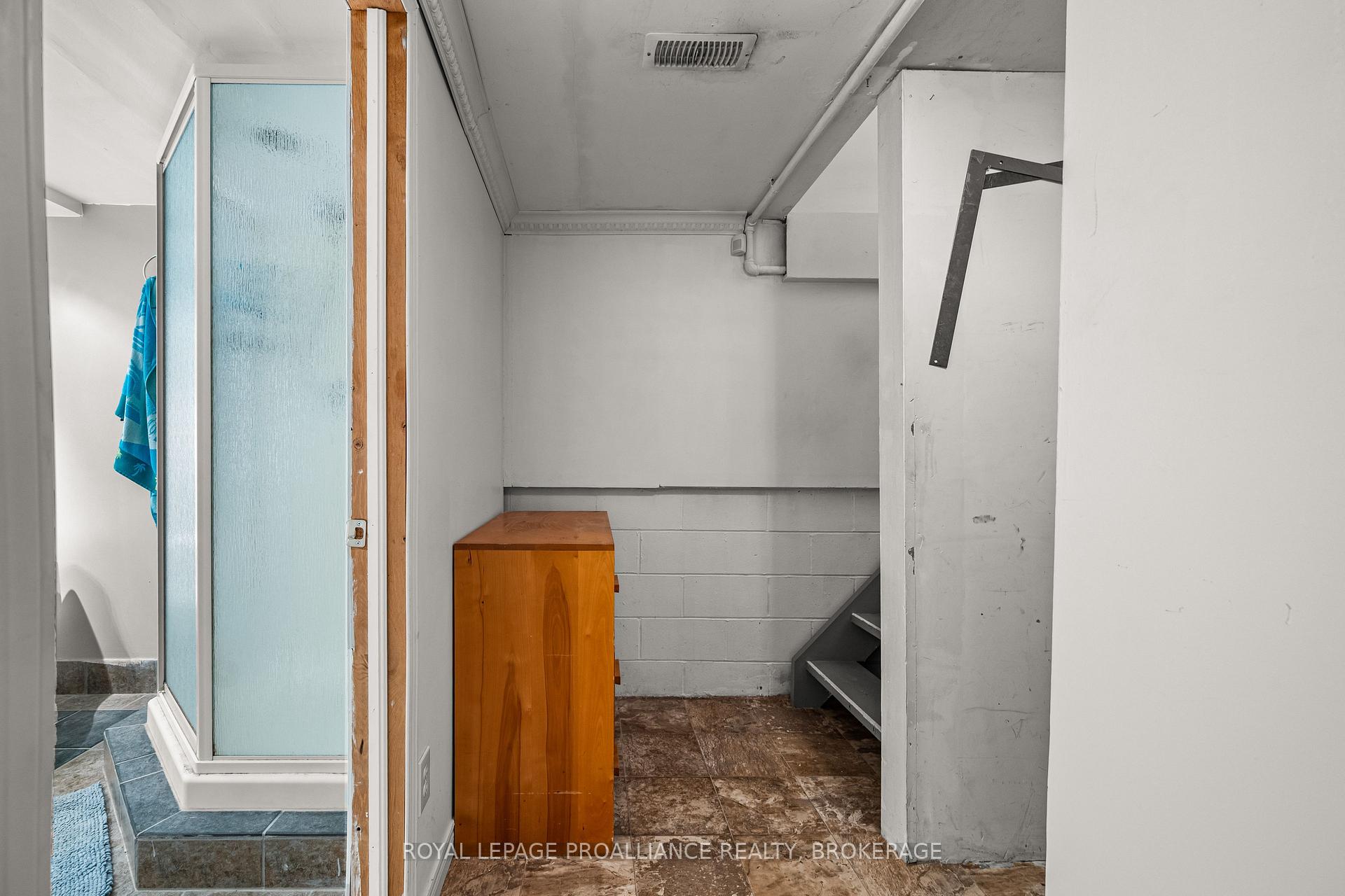 Photo 23 of 42 Wycliffe Crescent, Kingston, East of Sir John A. Blvd — HOMEH