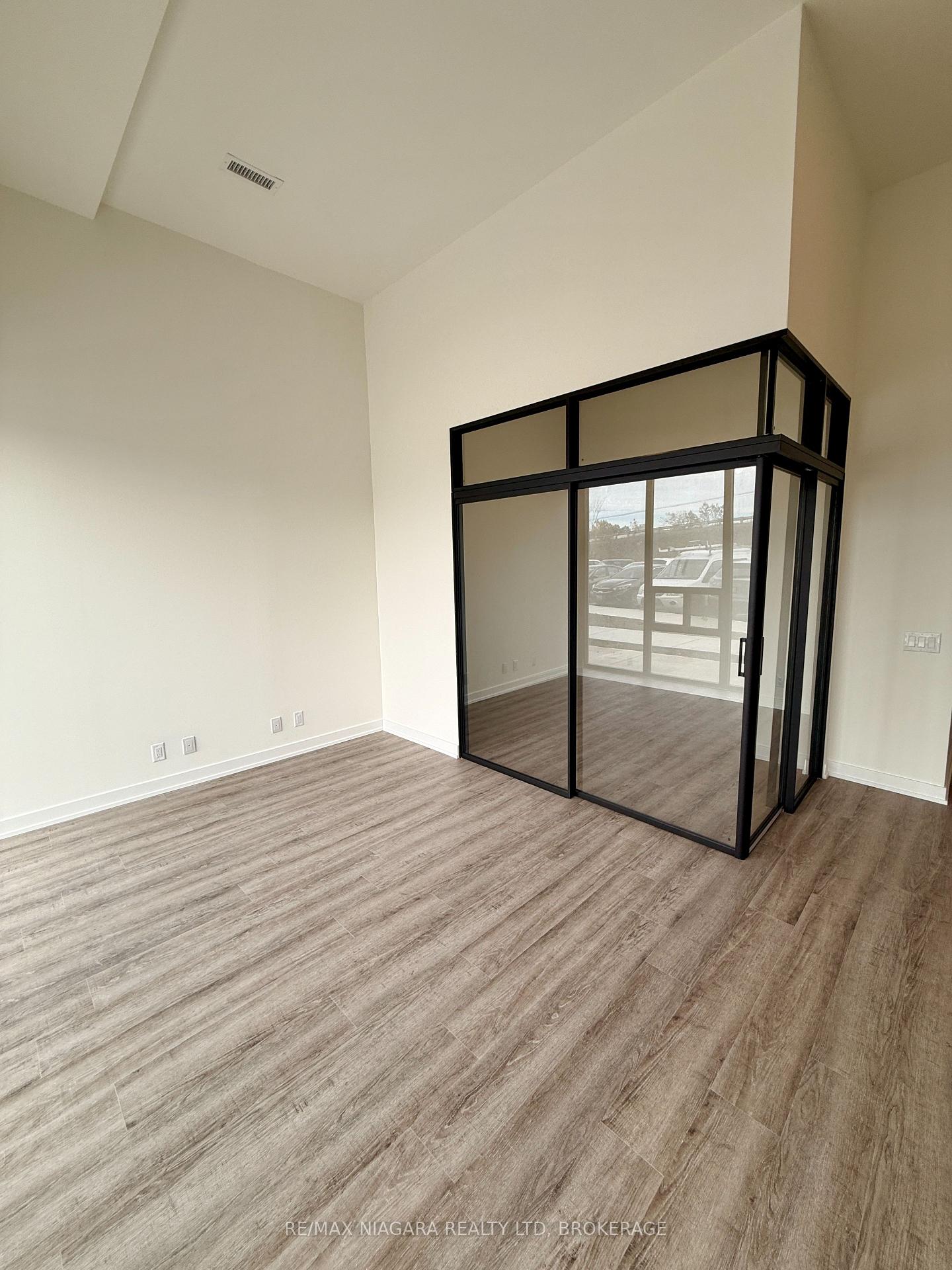 Photo 4 of Unit 128, 350 Prince Charles Drive, Welland, Broadway — HOMEH