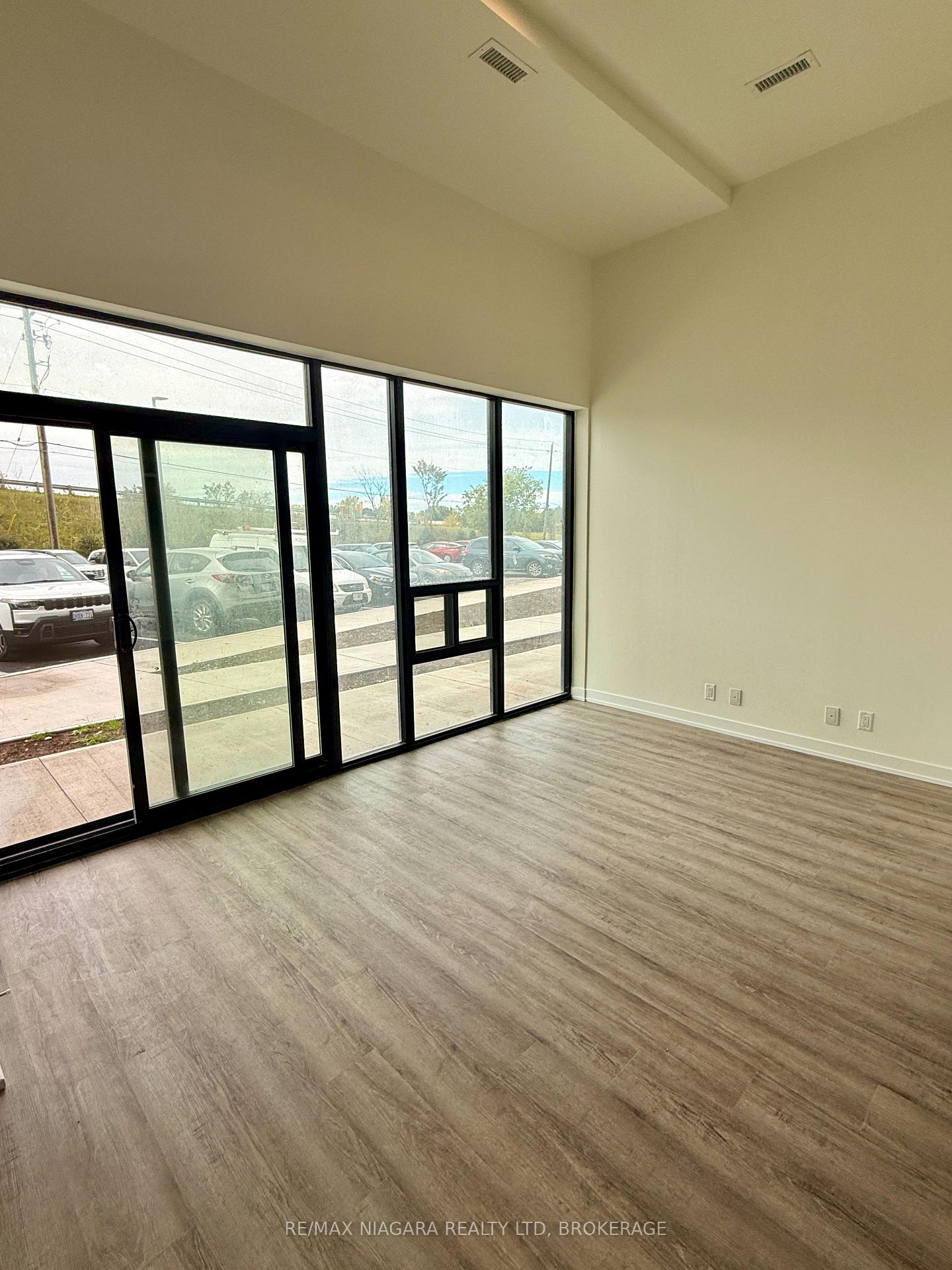 Photo 5 of Unit 128, 350 Prince Charles Drive, Welland, Broadway — HOMEH