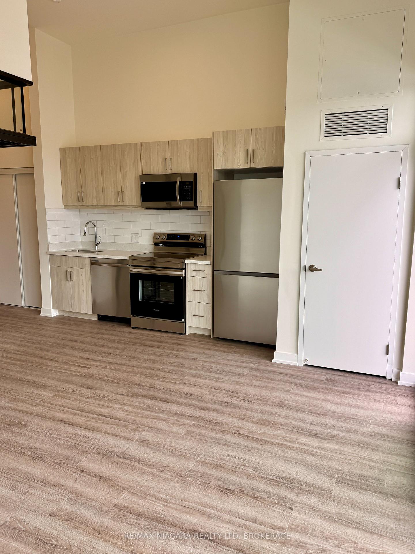 Photo 6 of Unit 128, 350 Prince Charles Drive, Welland, Broadway — HOMEH