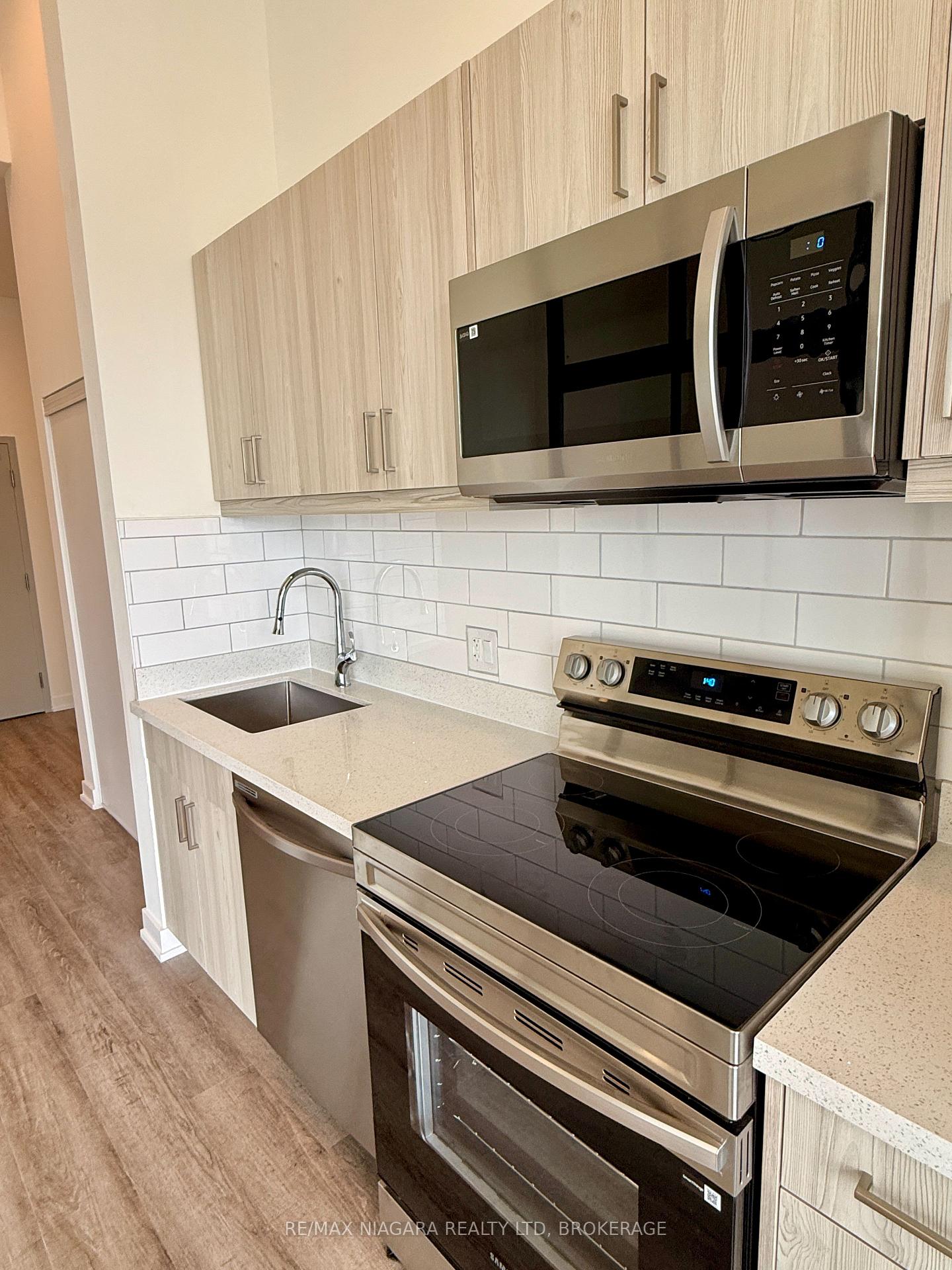 Photo 7 of Unit 128, 350 Prince Charles Drive, Welland, Broadway — HOMEH