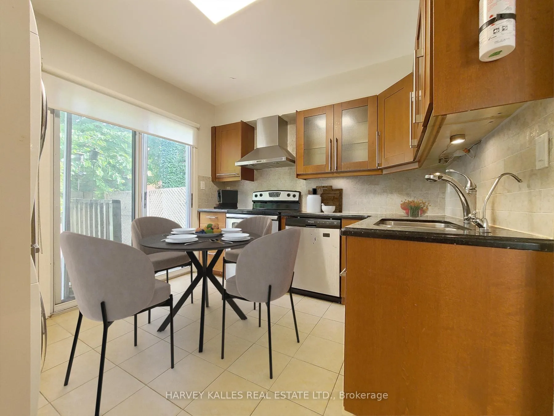 Photo 9 of 86 Helendale Avenue, Toronto, Yonge-Eglinton — HOMEH